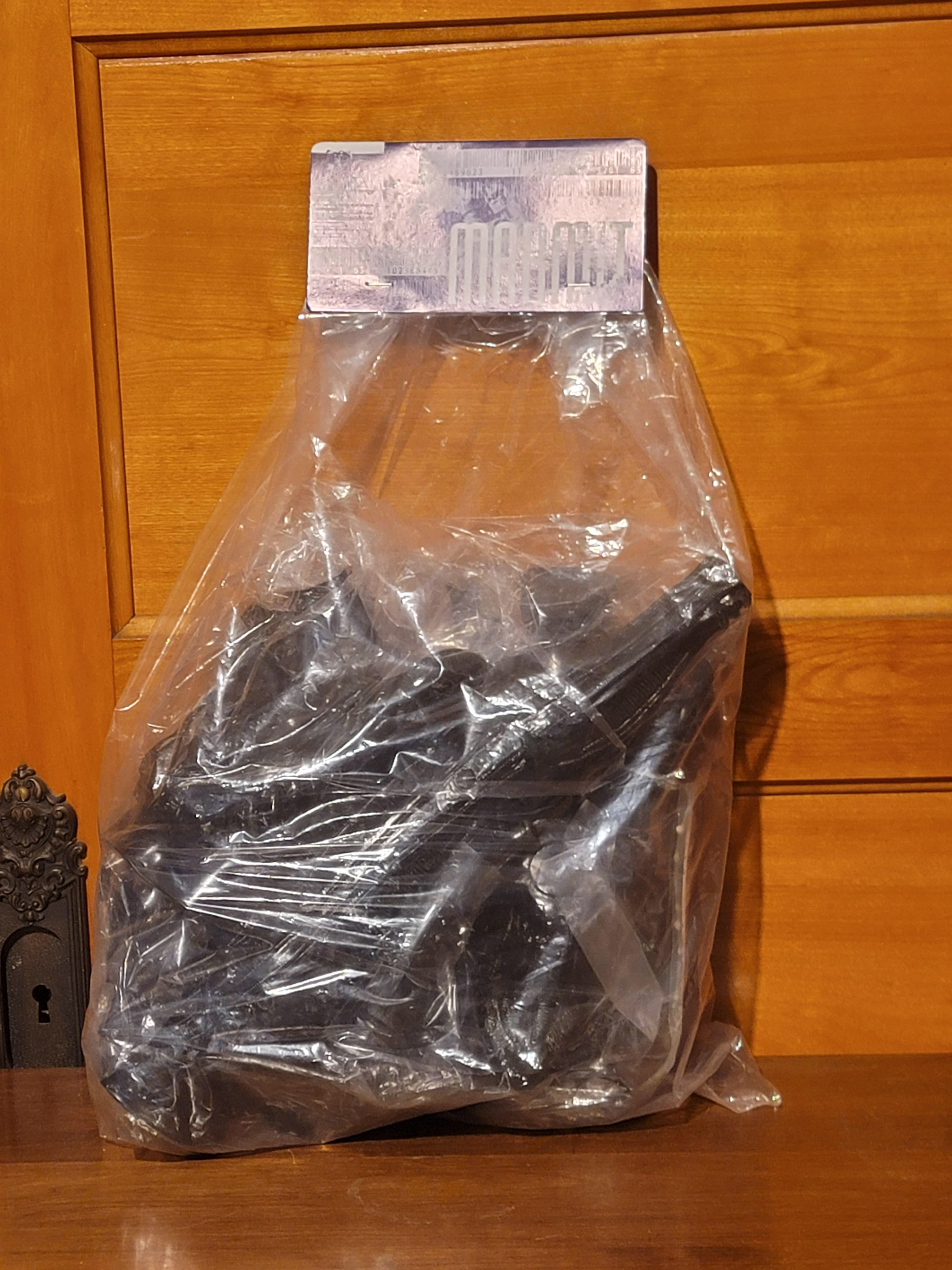 2: Marmit 1/3rd scale vinyl Alien model kit (The only unopened one On the market is going for $1200, It's difficult to say what the true value is as no other unopened versions have gone up on the market for several years). Make an offer 