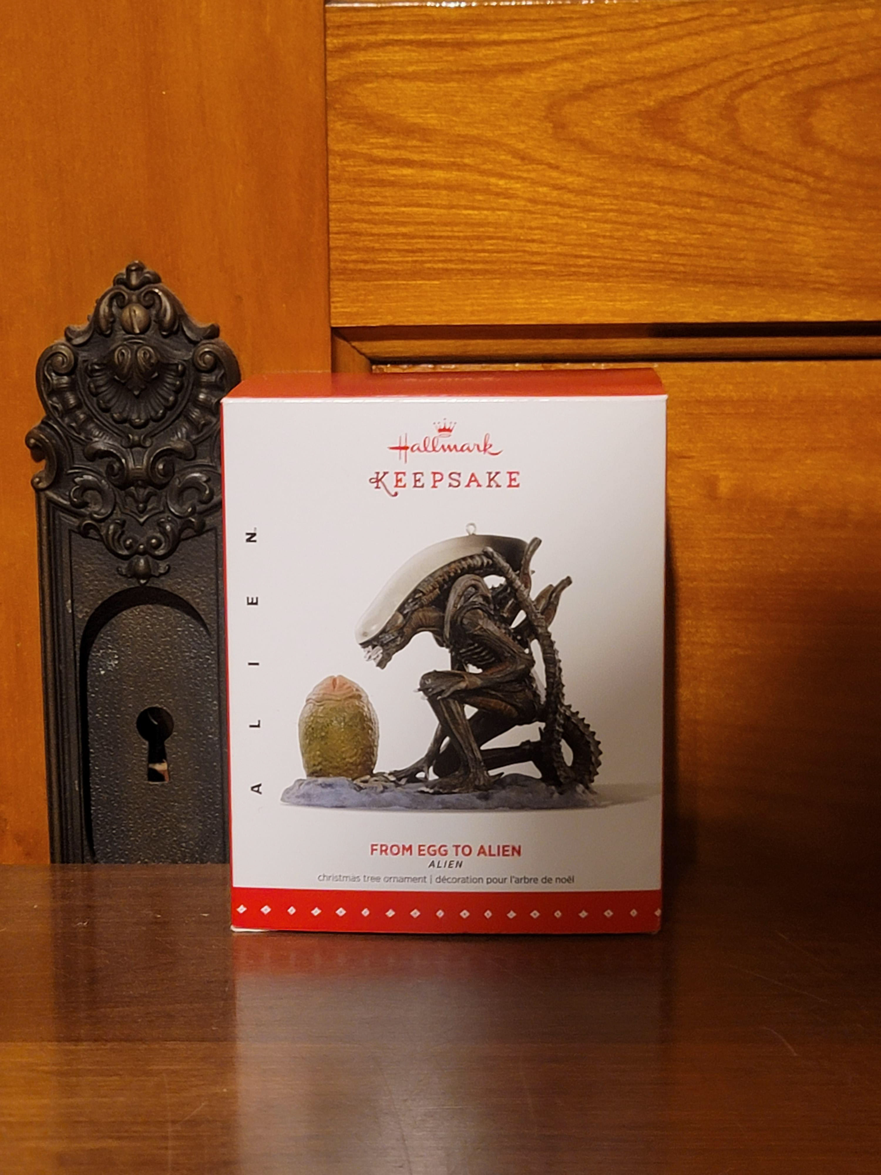 31: Hallmark keepsake ornament From Alien to Egg Comicon Exclusive limited edition 1350 issued