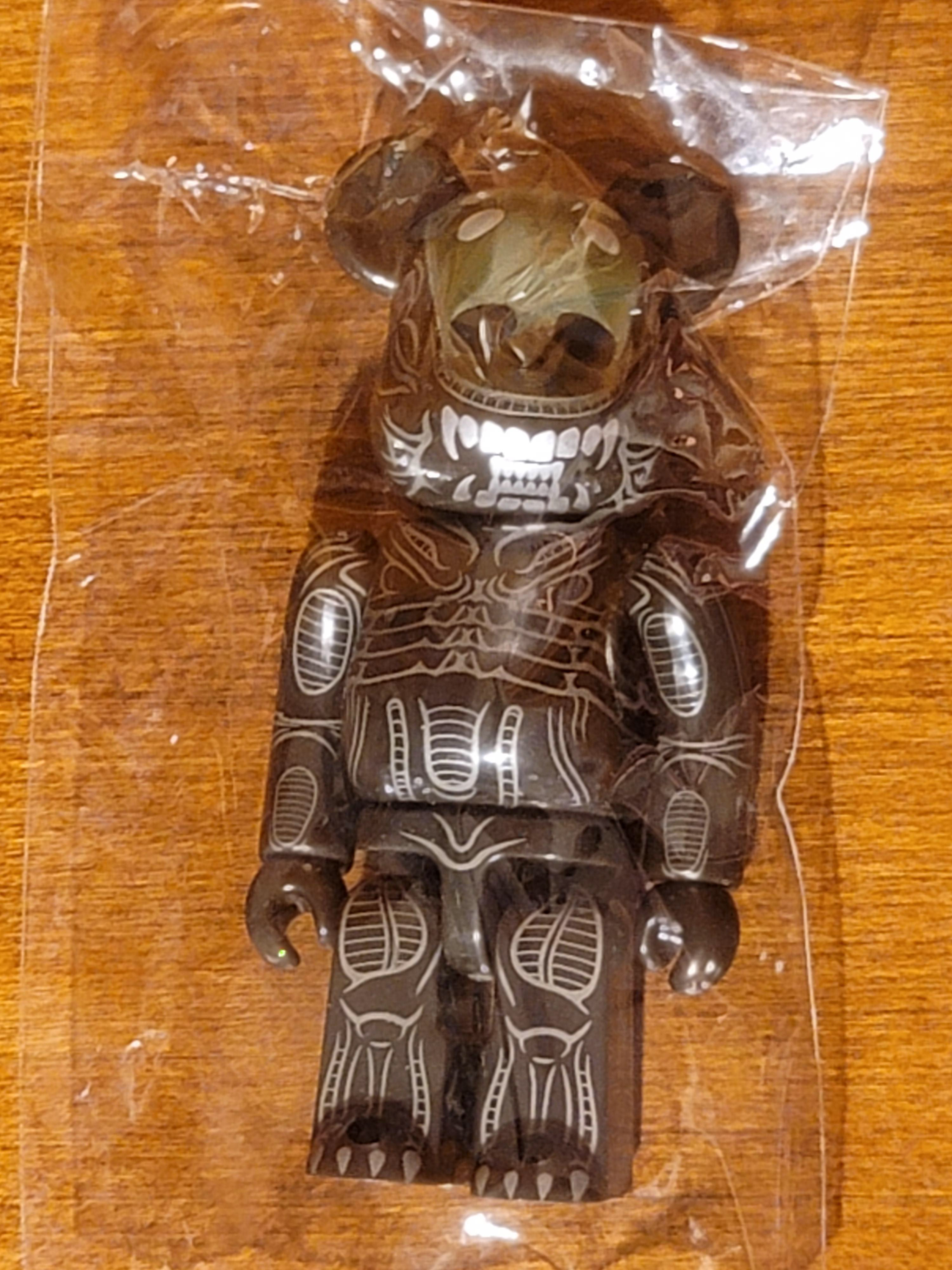 79: Alien bearbrick series 31 with card