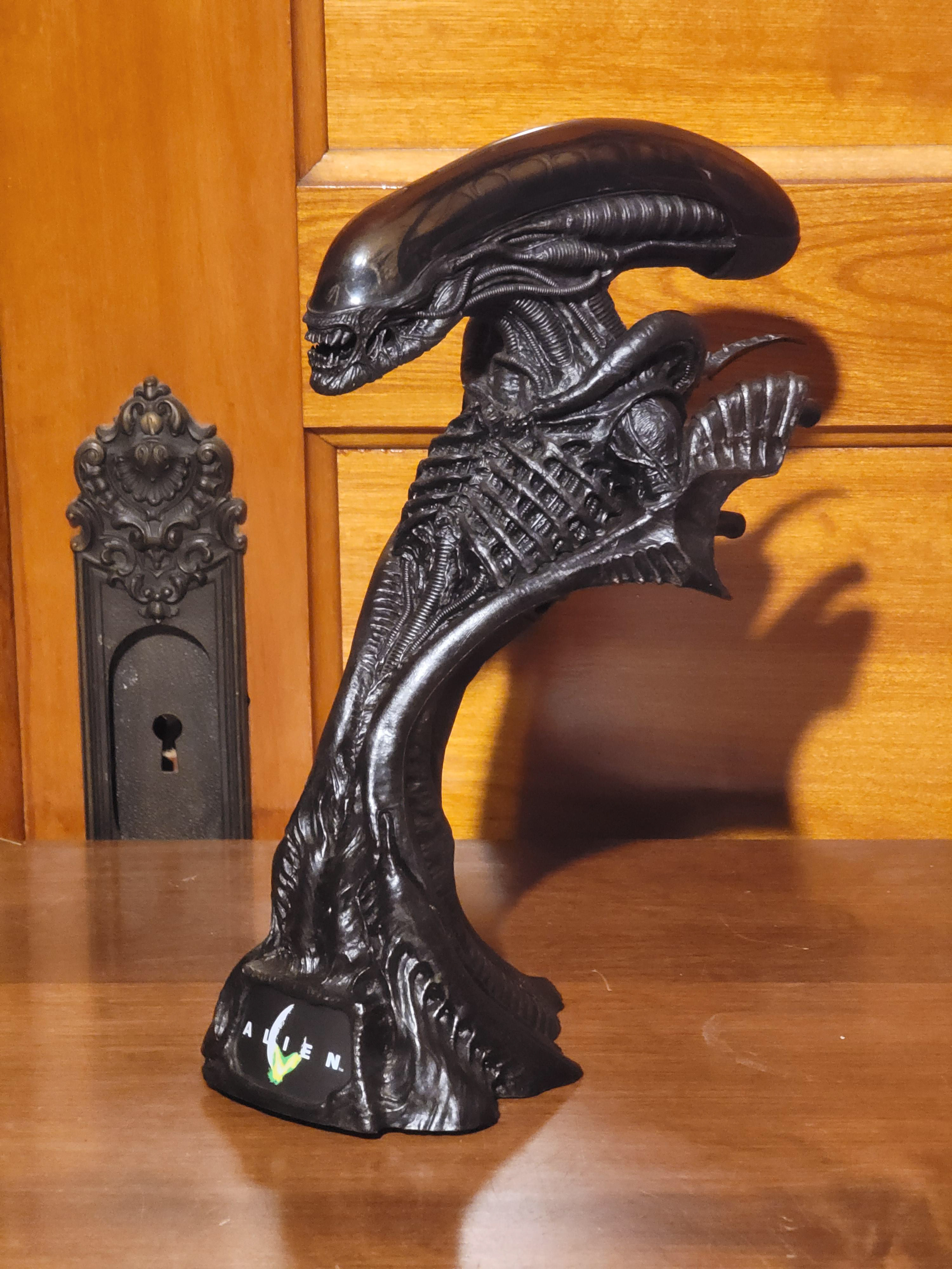 72: Hot Toys ¼ HTB05 Alien bust, (no box)