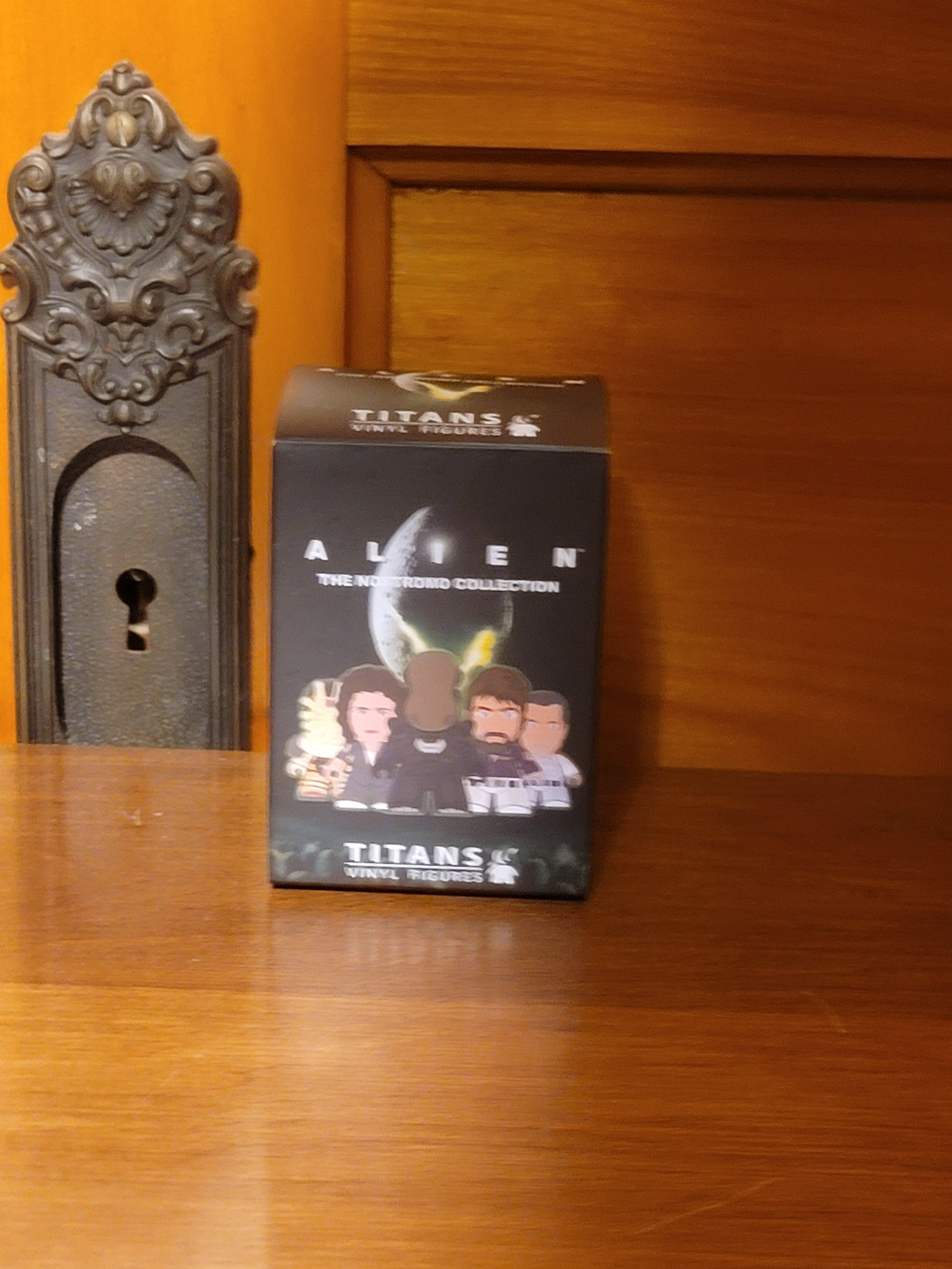 42: Titans vinyl figures Alien Nostromo Big Chap