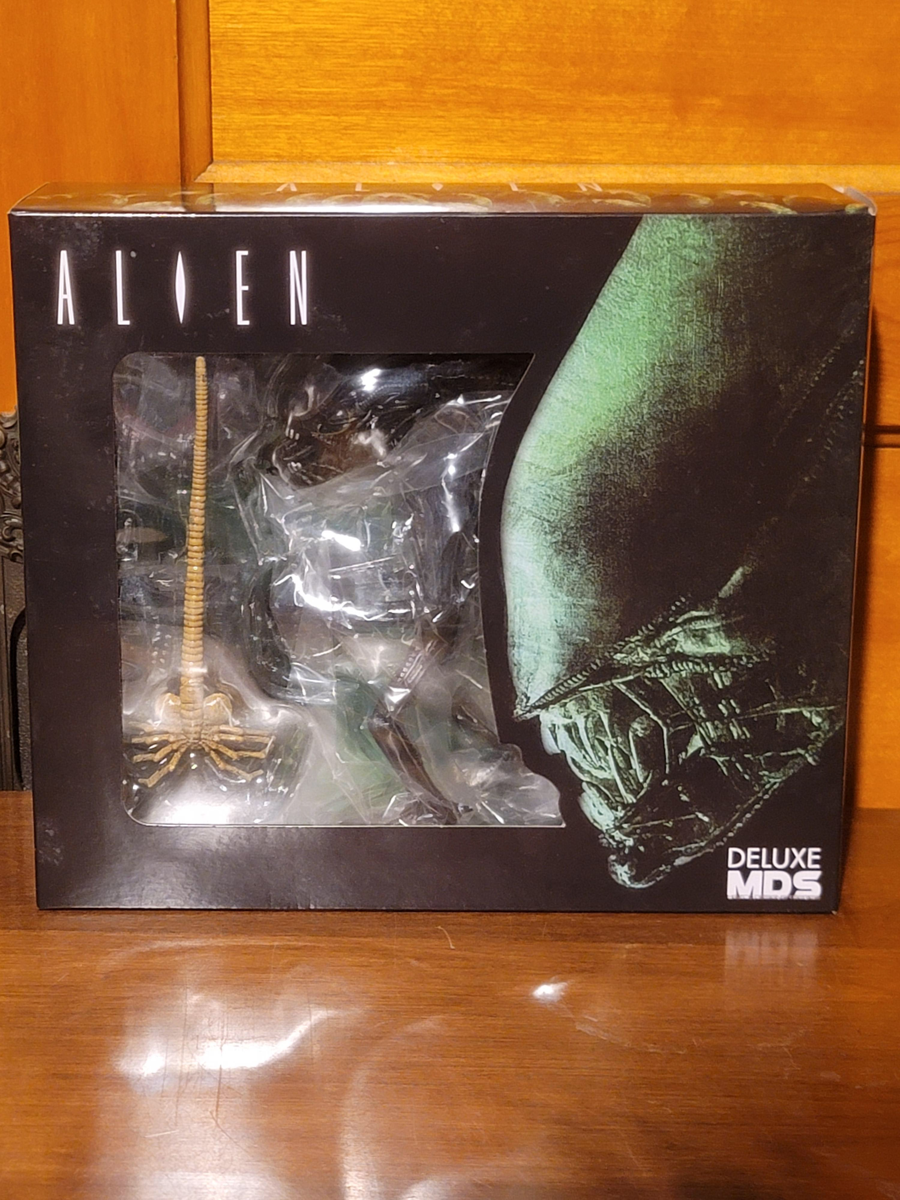36: Mezco Toys deluxe MDS super deformed Alien