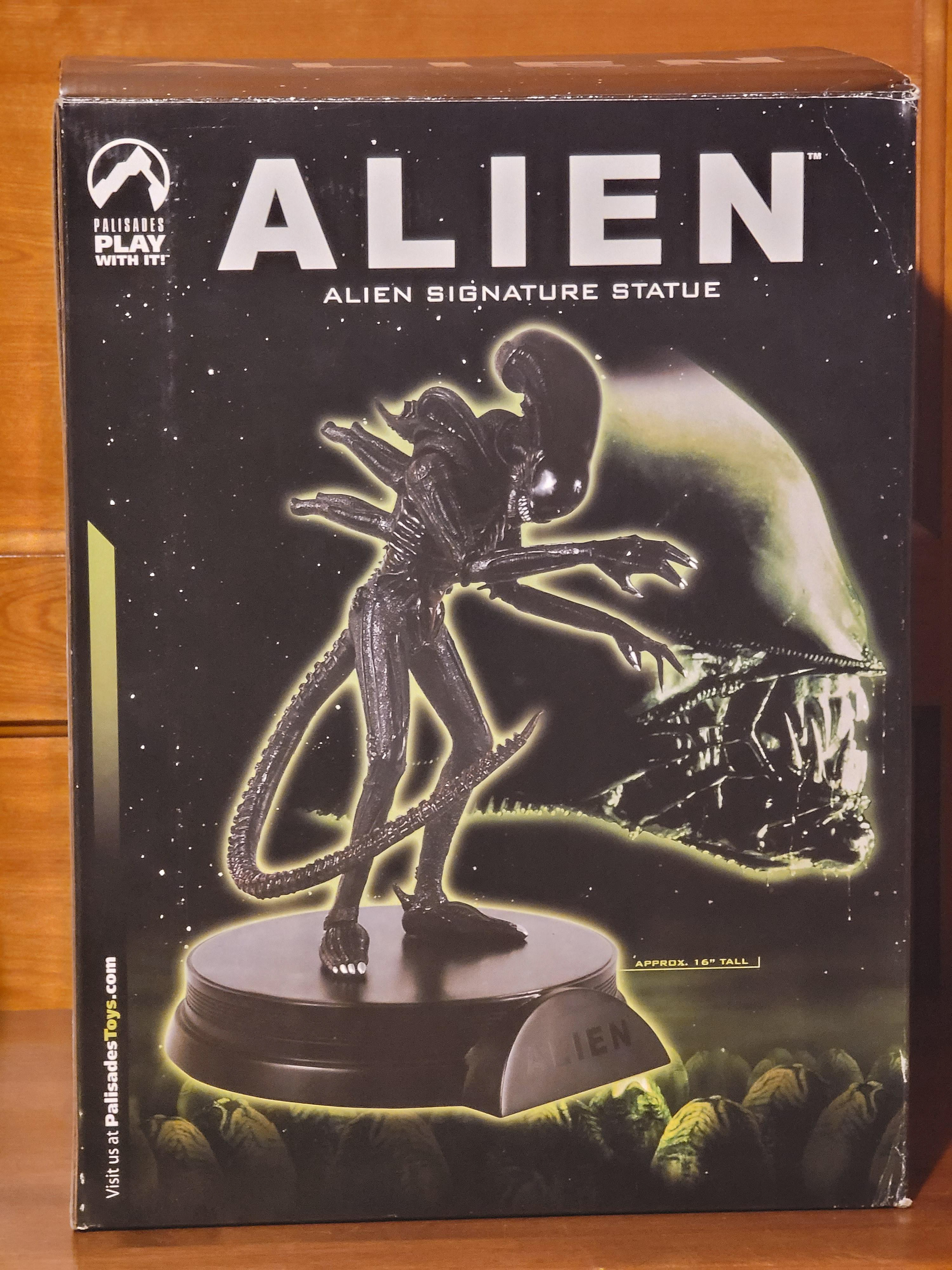 82: Palisades Alien signature statue #630 of 1500