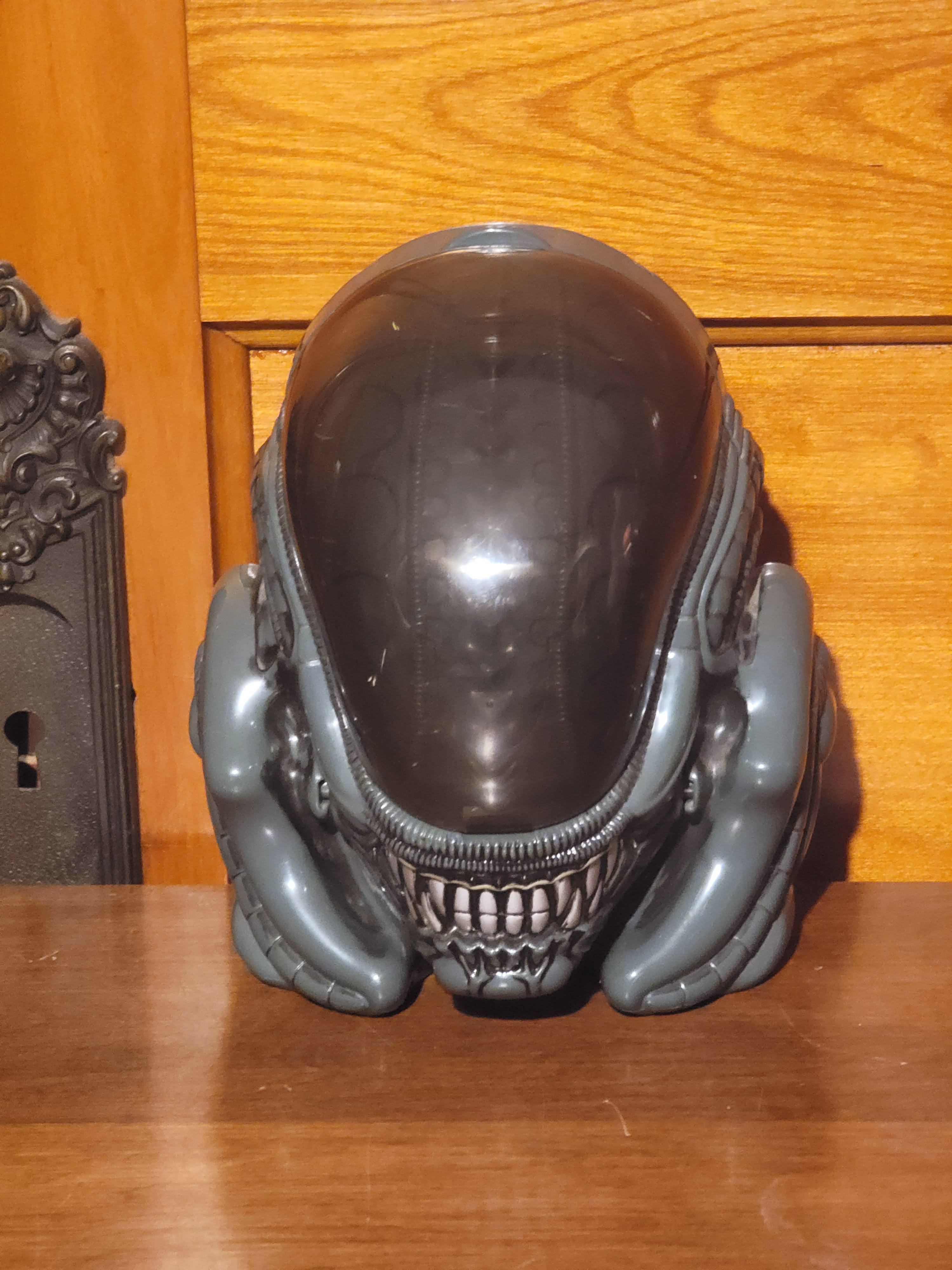 52: Micromachines Alien head play set (no box)