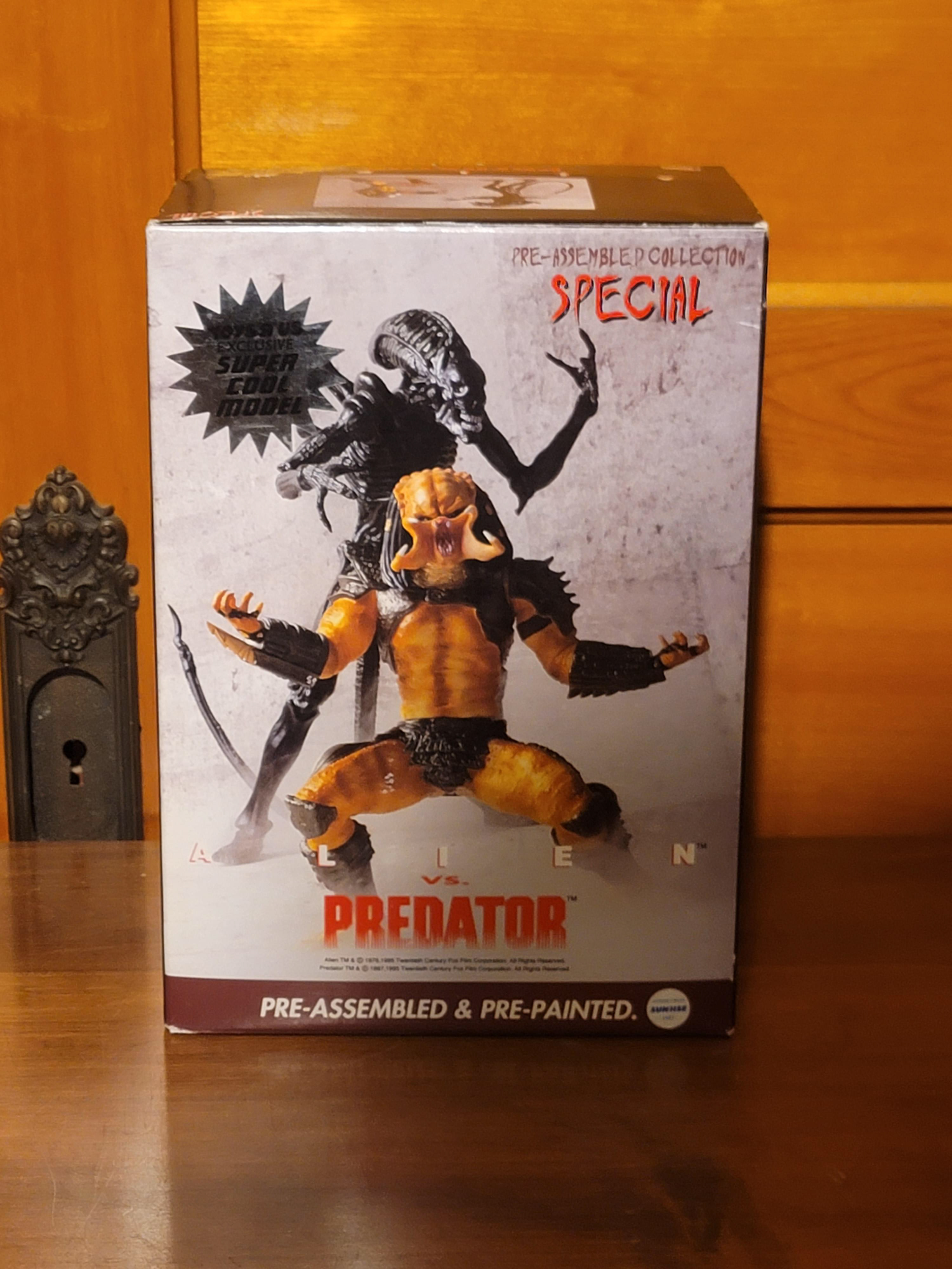 17: Medicom AVP 1995 soft vinyl finished model set TRU super cool fully transparent version 