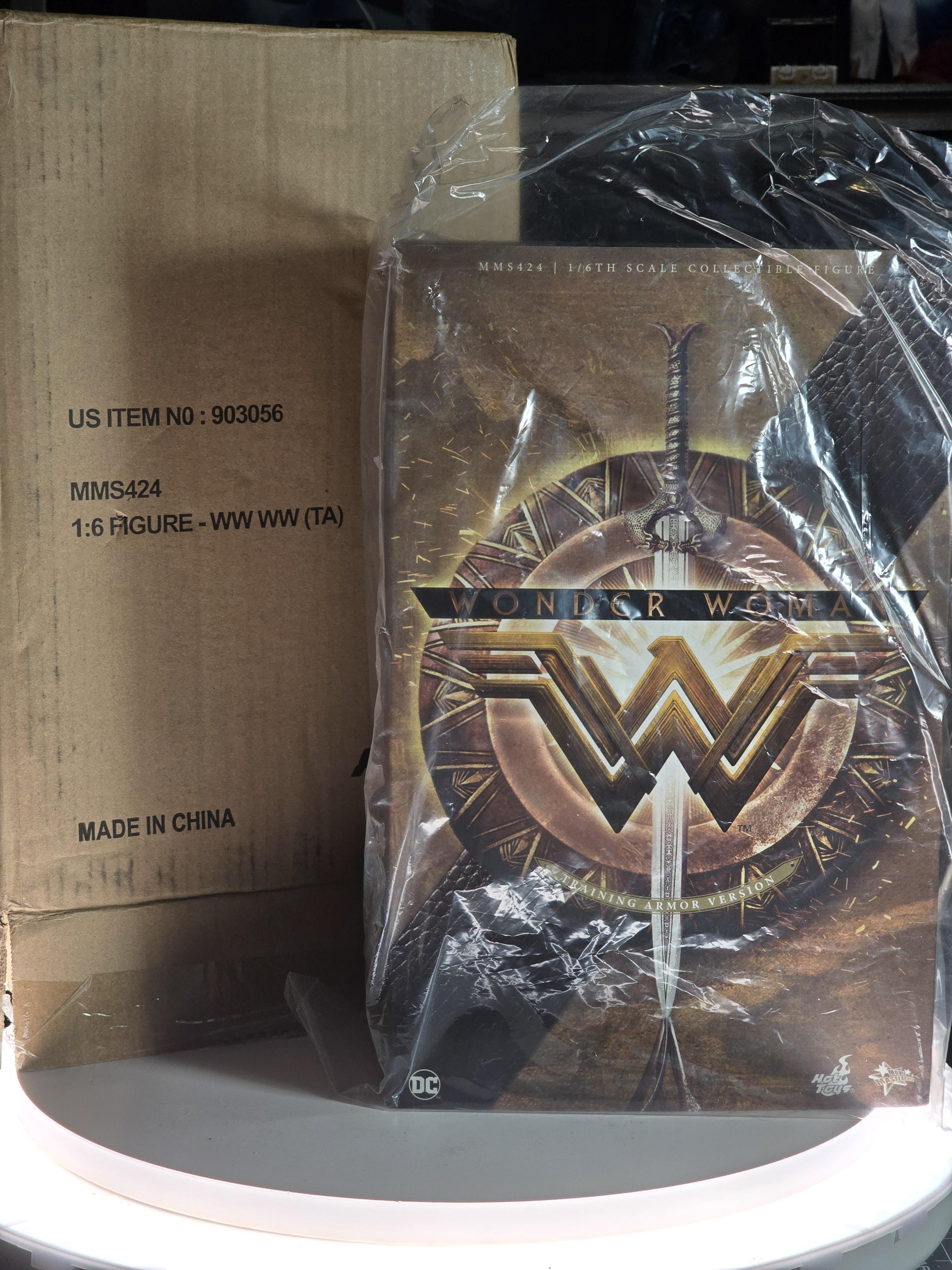 136: Hot Toys wonder woman training armor version
