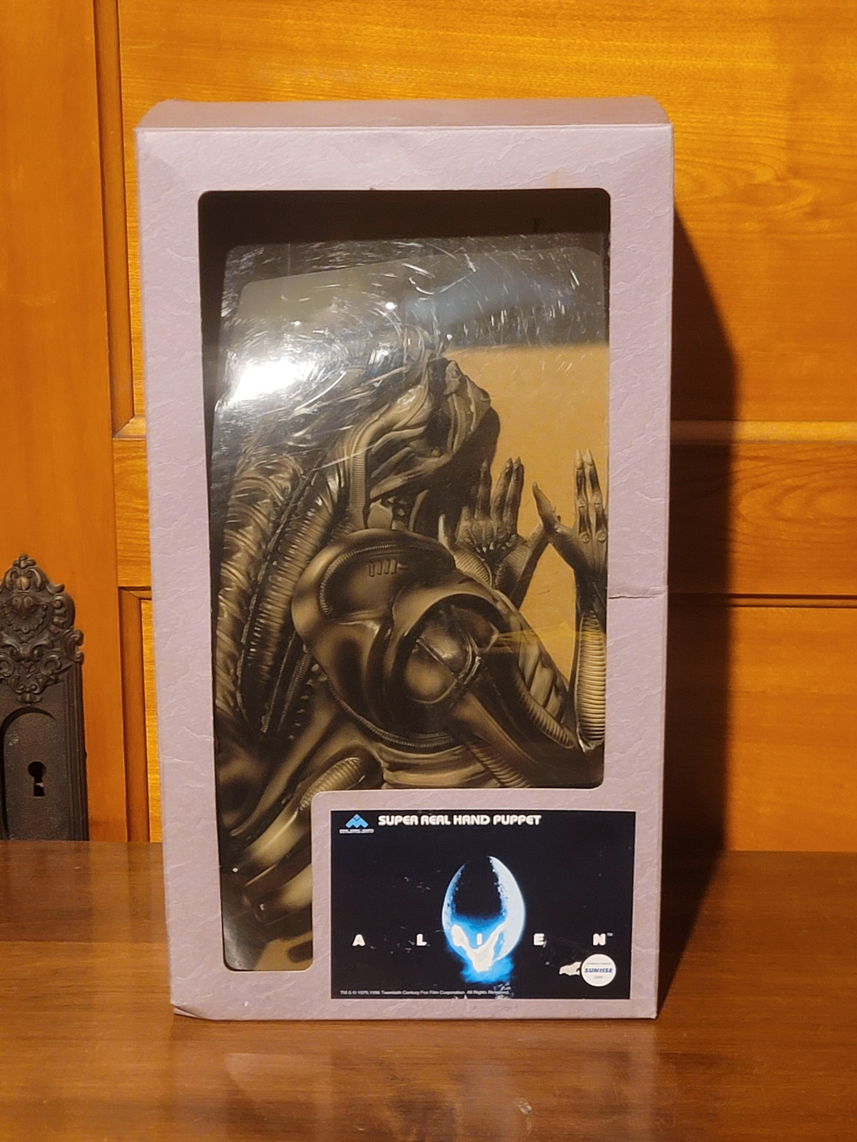 6: Medicom sunrise 1995 super real Alien hand puppet 