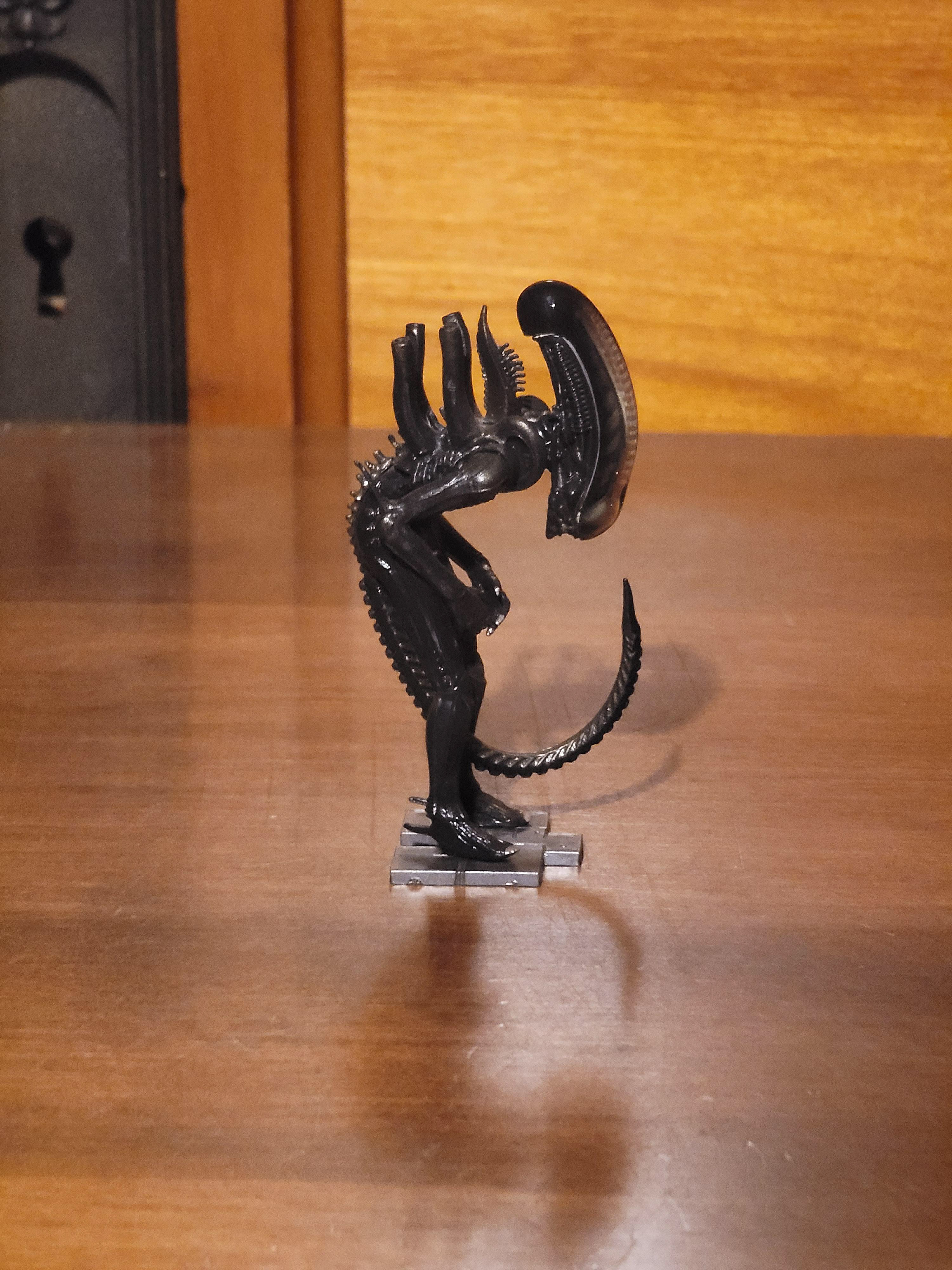 89: Kaiyodo Capsule Q Characters ALIEN -bowing Alien