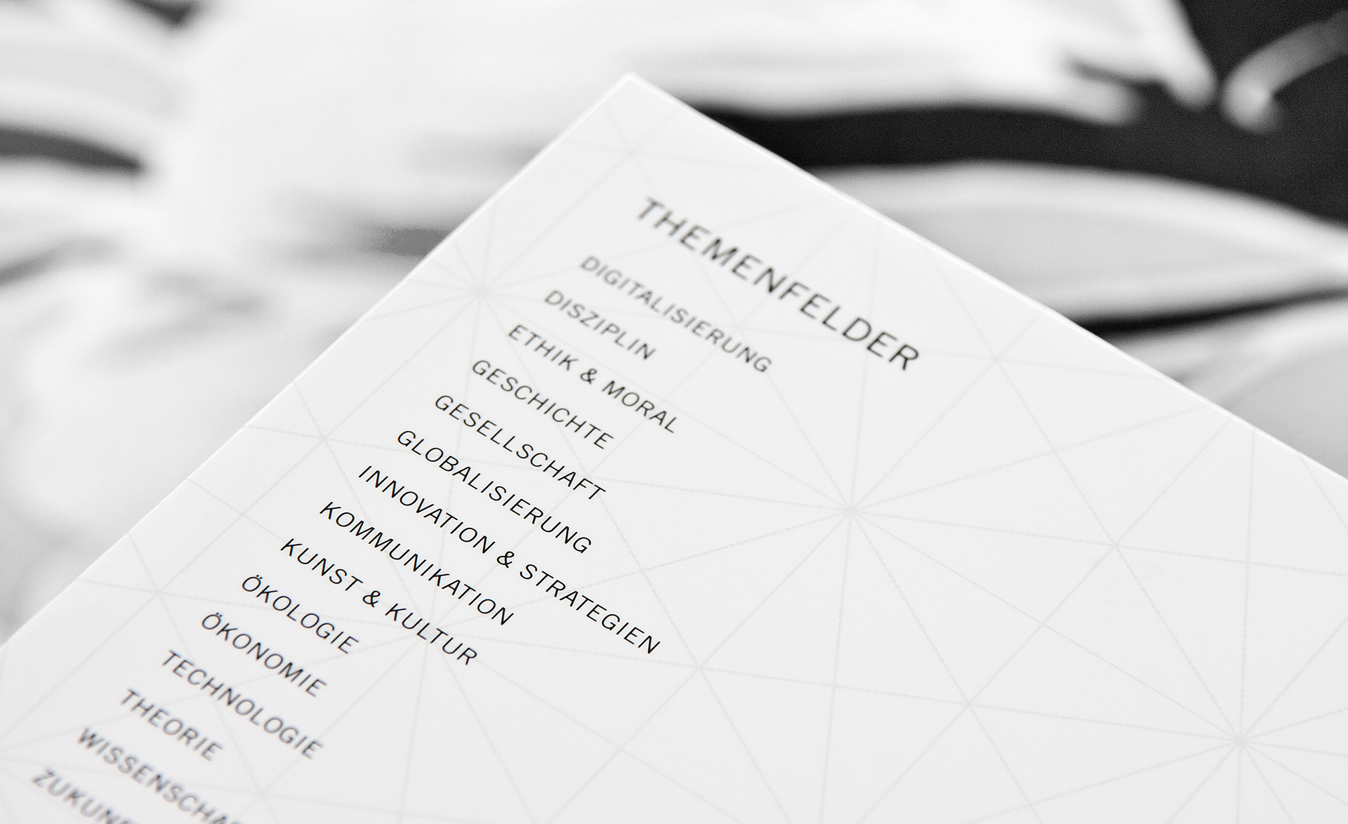 Designtheorie von Prof. Petra Eisele FH Mainz University of Applied Science Mainz und Bernhard e. Bürdek Editorial Design Designthinking Saskia Nebel