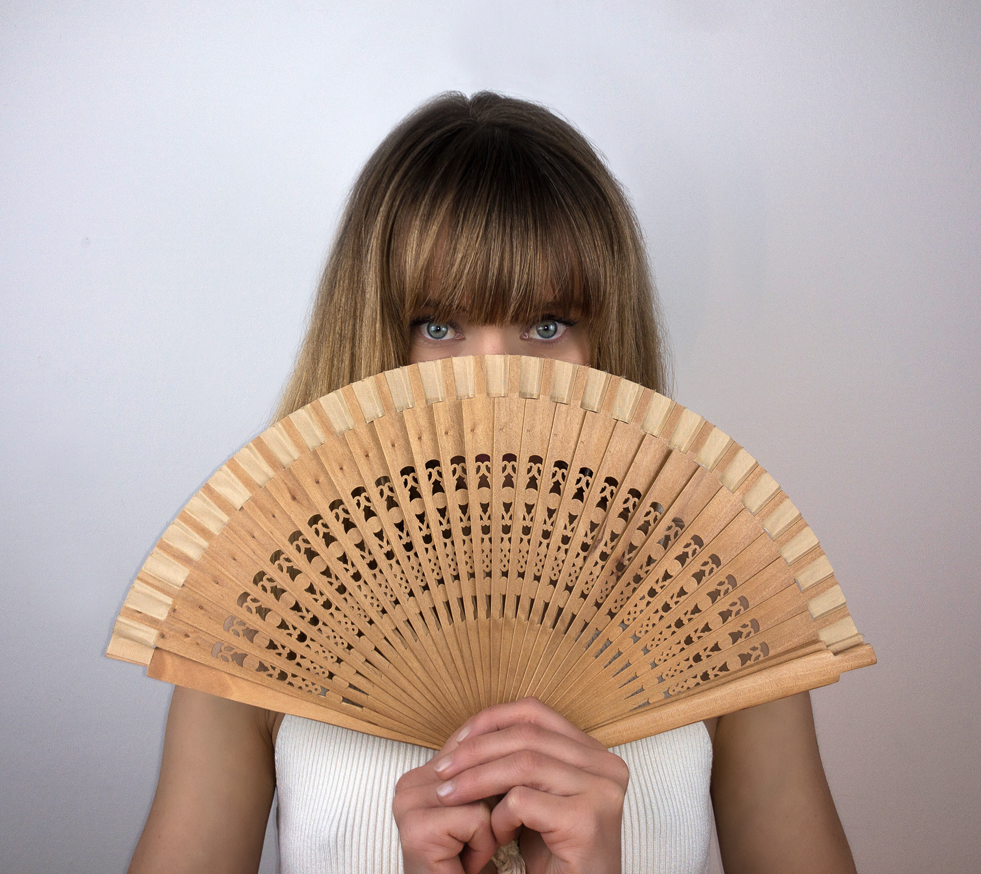 Portrait Designer Miriam Elting with wooden fan