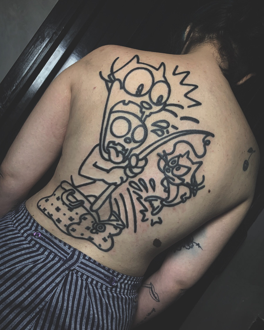 tatuagem de costas em estilo blackwork