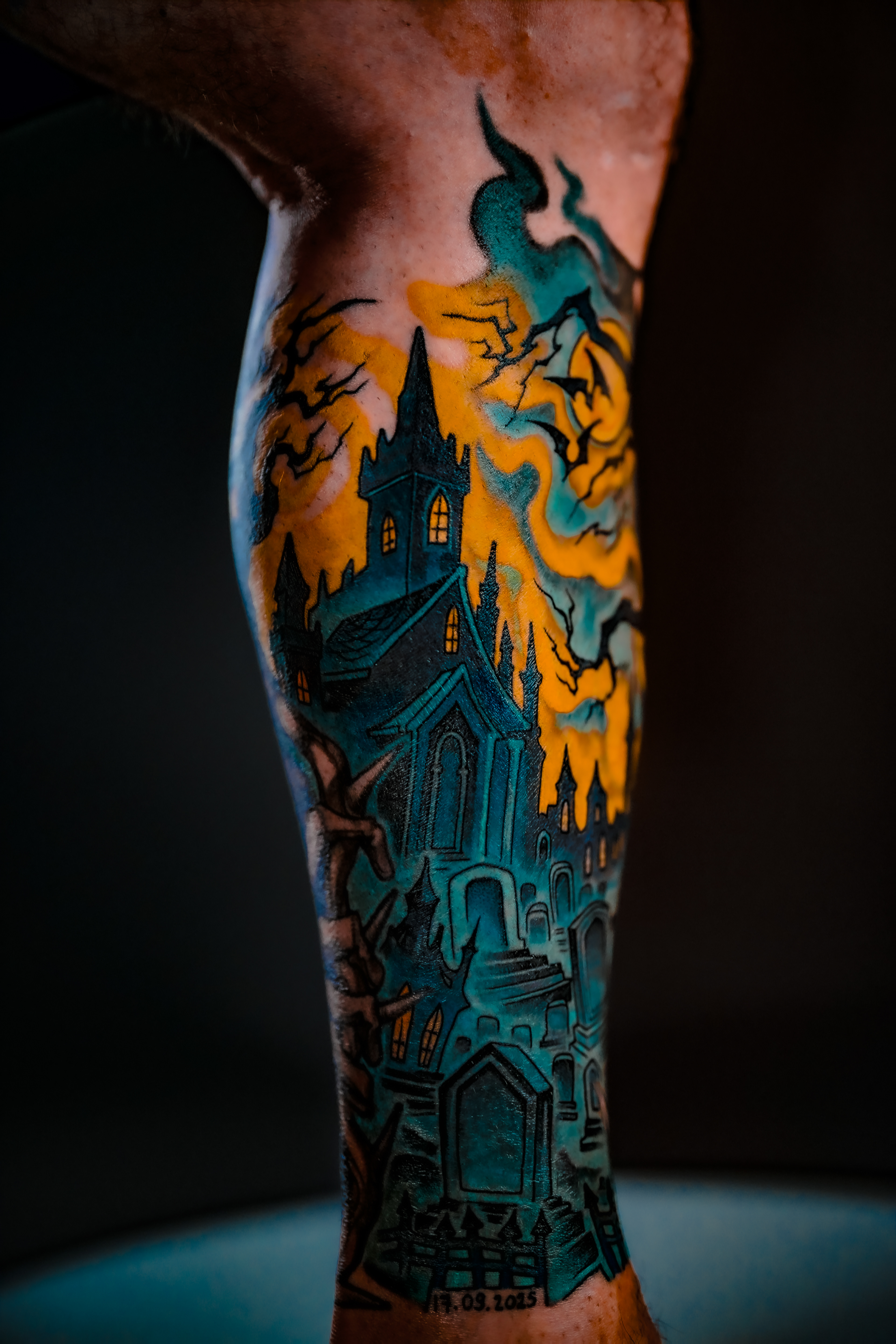 Tatuagem — fechamento de perna colorido — mausoléu
