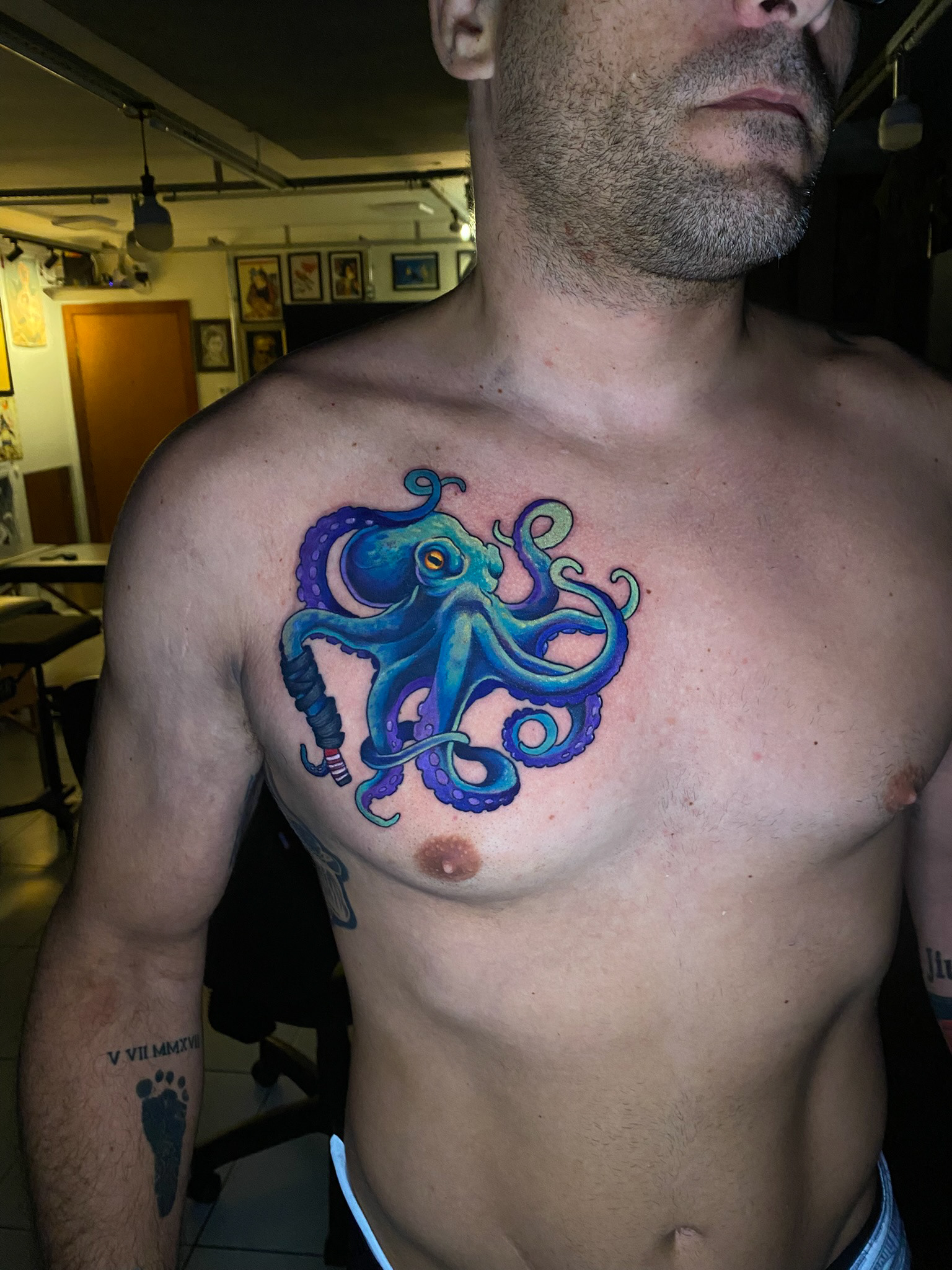 tatuagem colorida de polvo