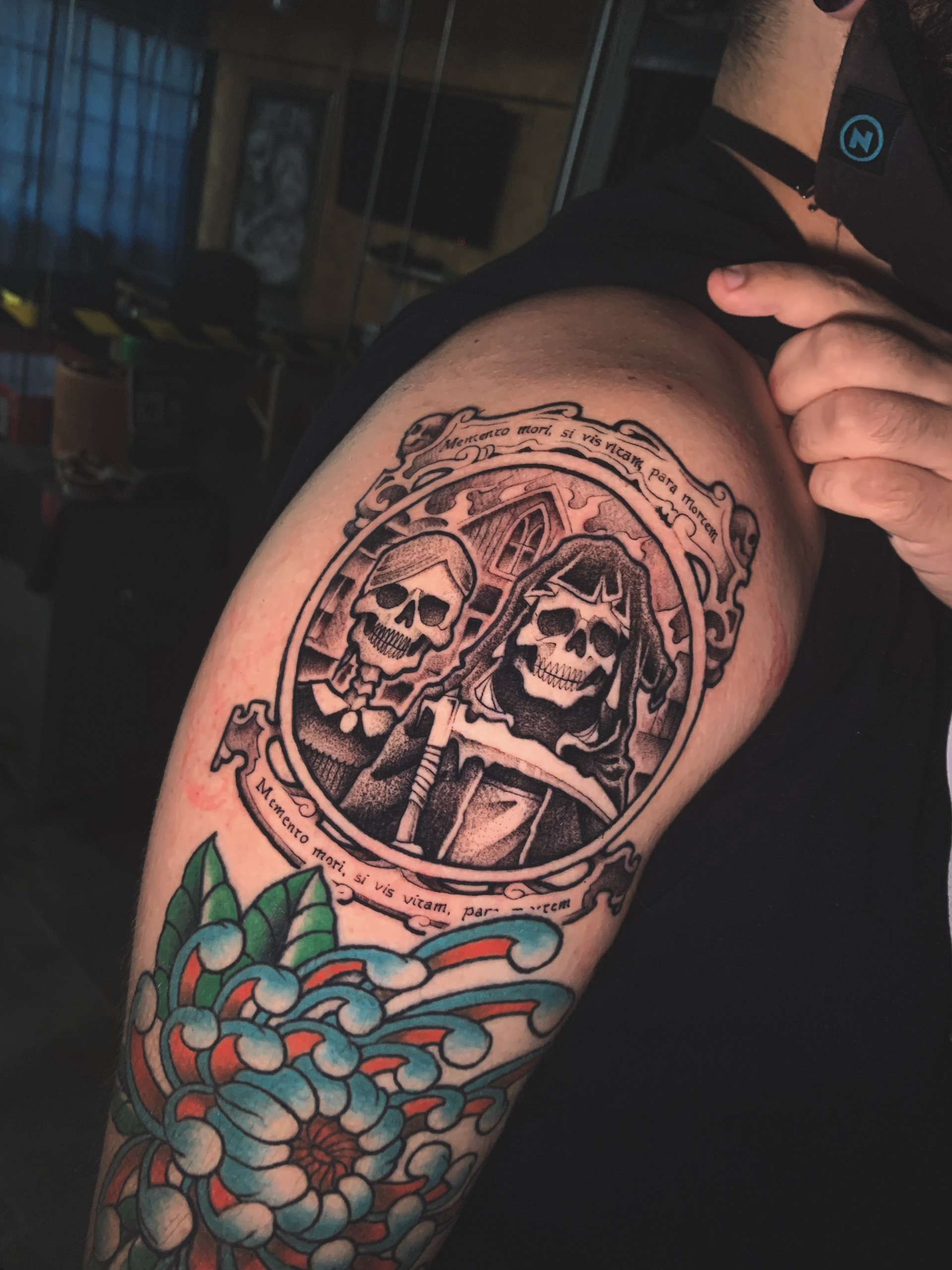 tatuagem memento mori em blackwork