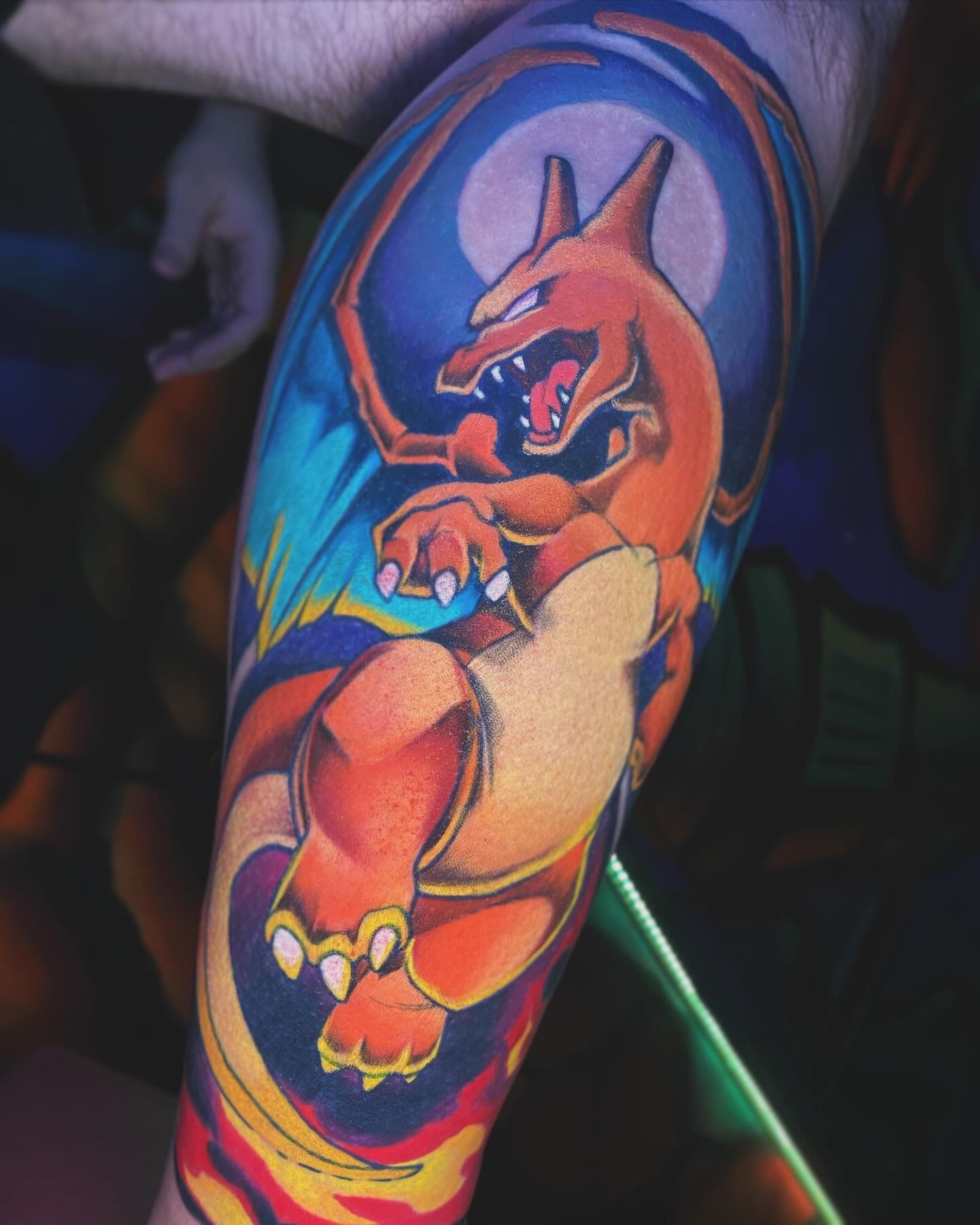 tatuagem colorida de pokemon — charizard 