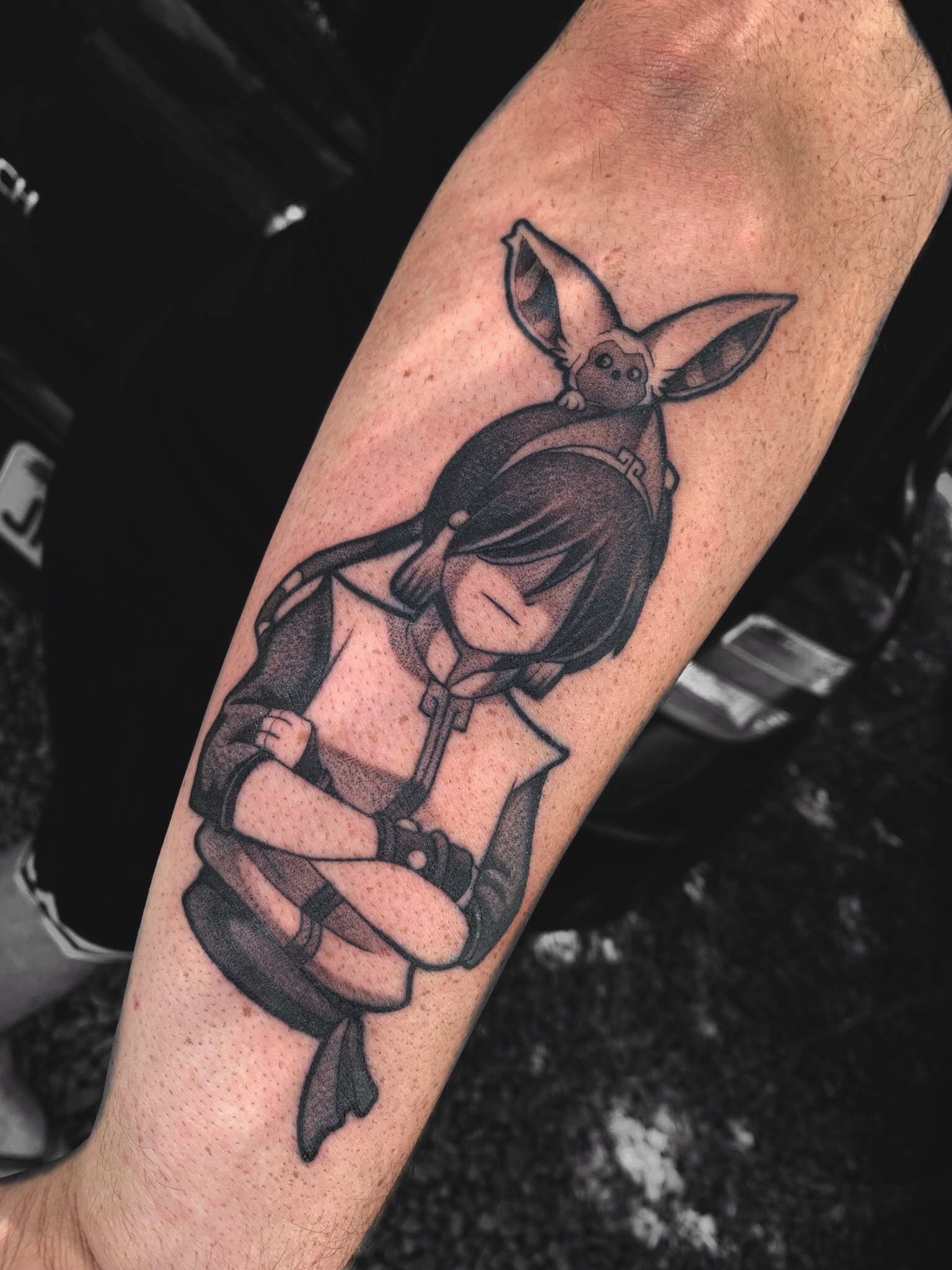 tatuagem de personagem toph do anime avatar