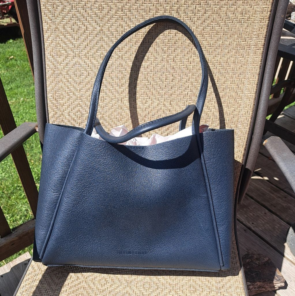 Portland Leather Verona Tote in night owl.