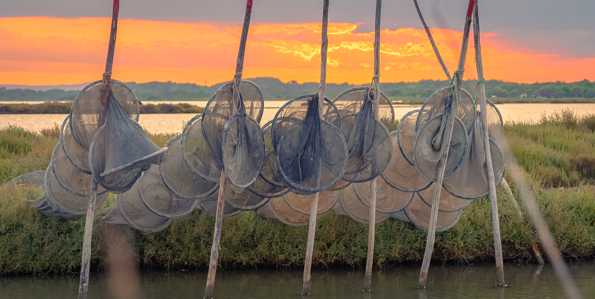 Les filets de pêche et le Mistral.