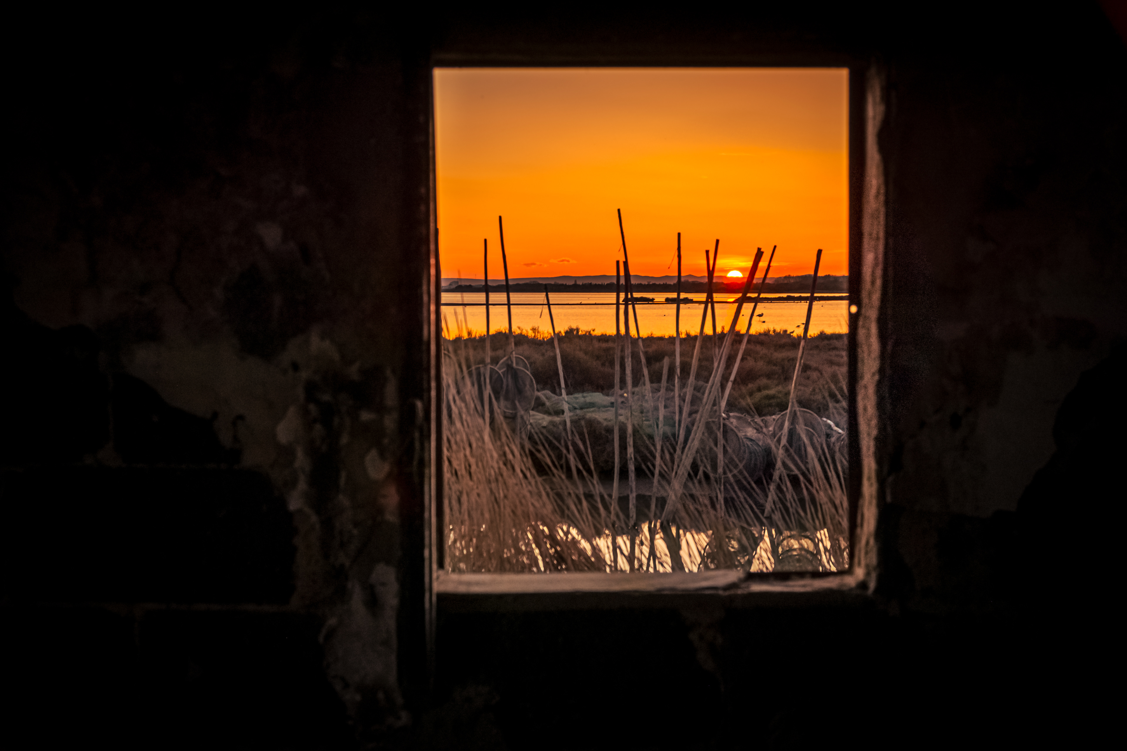 Le soleil du soir et la cabane de pêche.