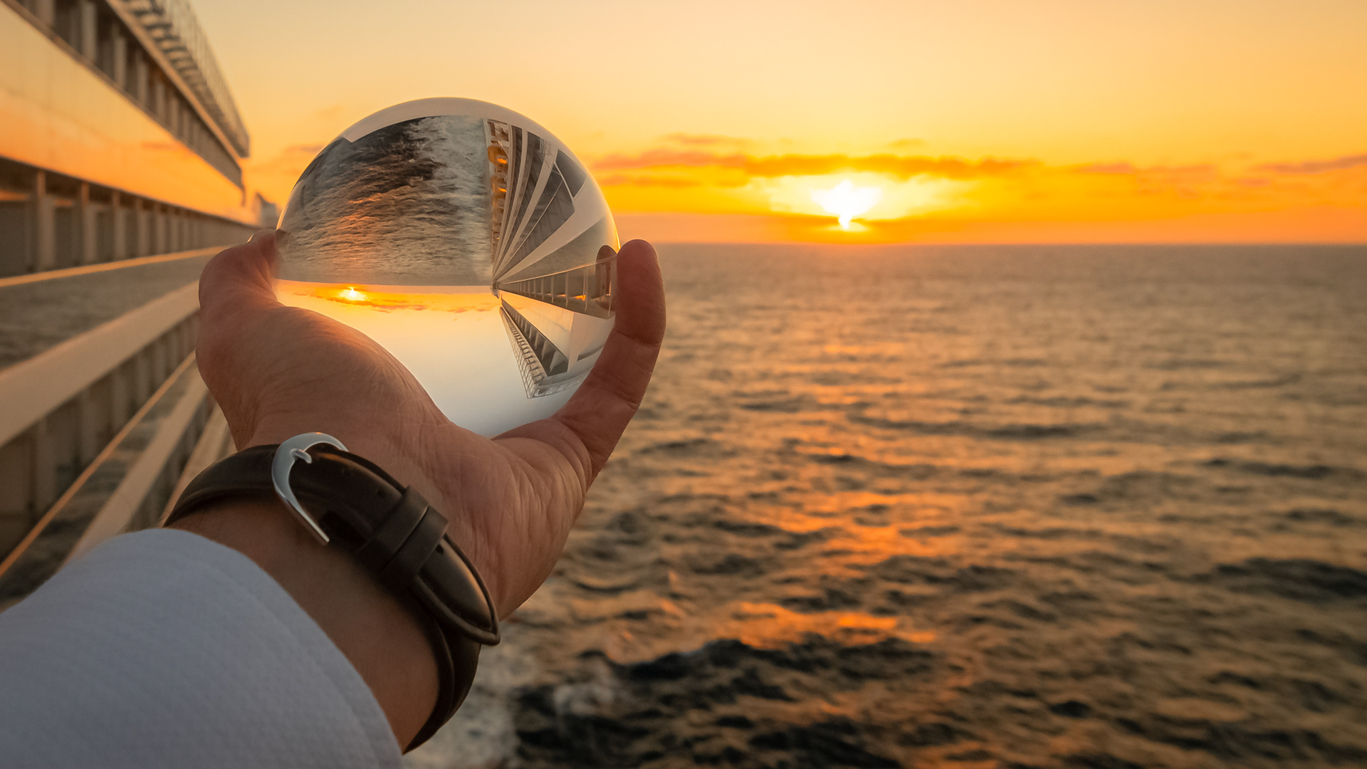 La boule de cristal et le bateau.