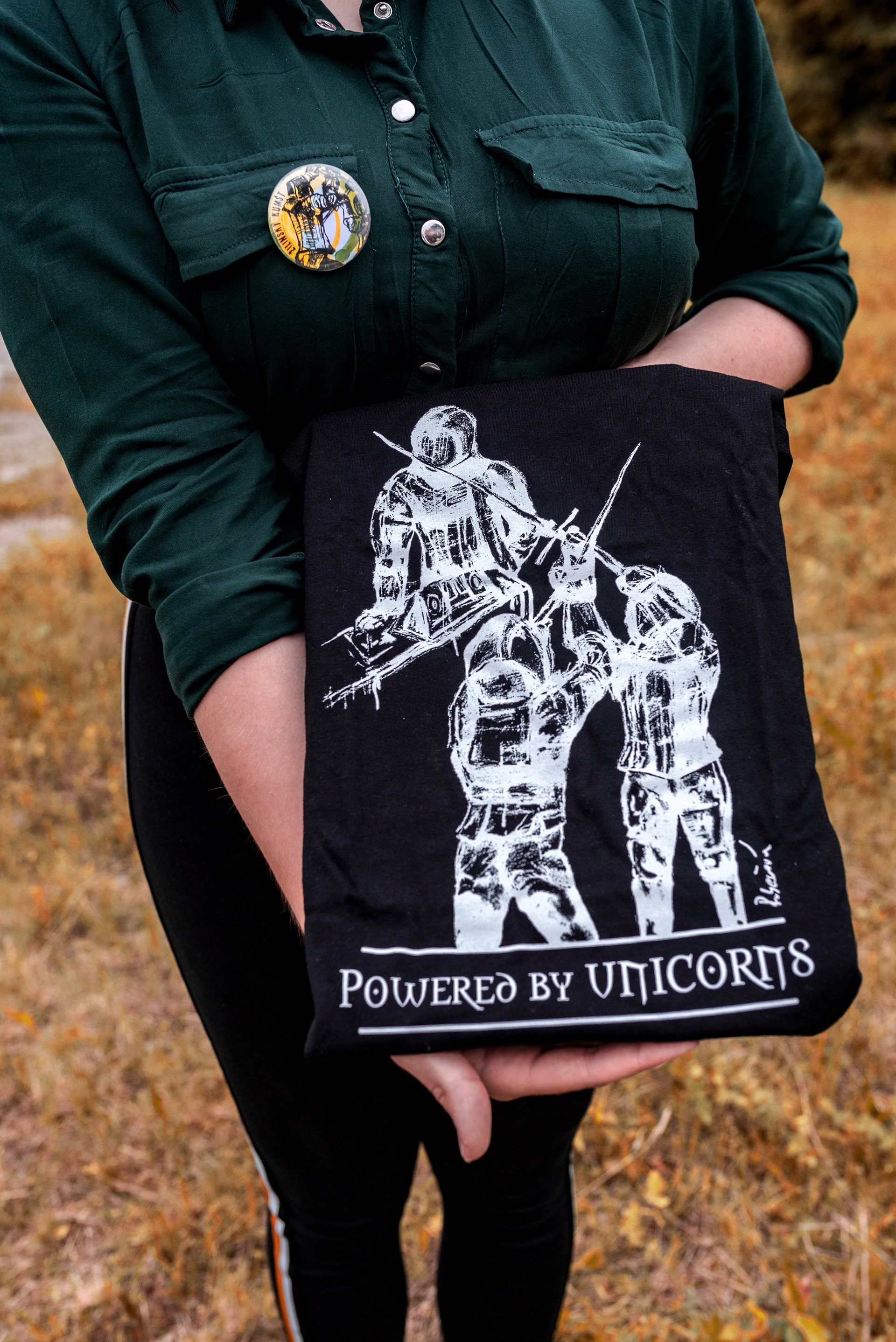 Powered by UNICORNS - Tshirt