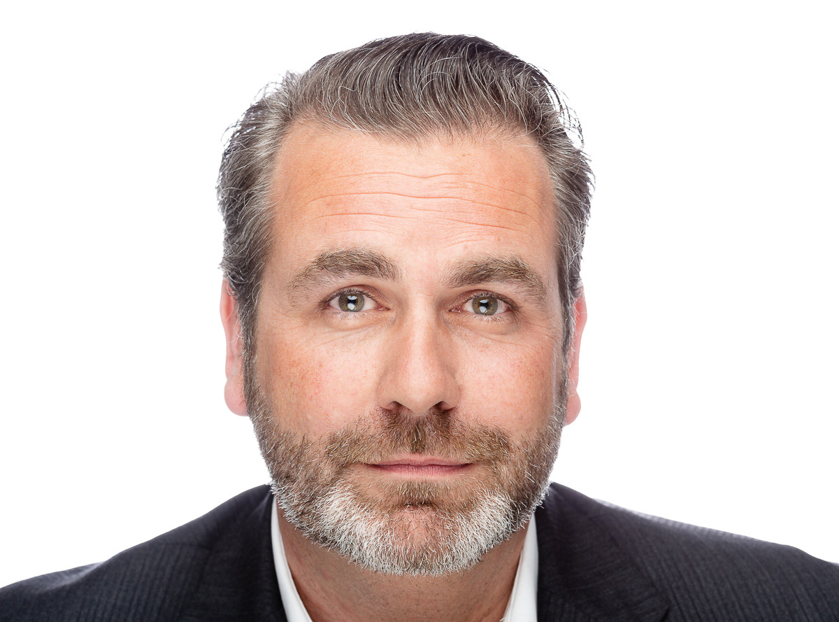 Portrait by PHOTO12 fotograaf in Vianen voor portretfotografie, productfotografie, architectuurfotografie en bedrijfsfotografie Kortendijk 12 4132 VJ Vianen