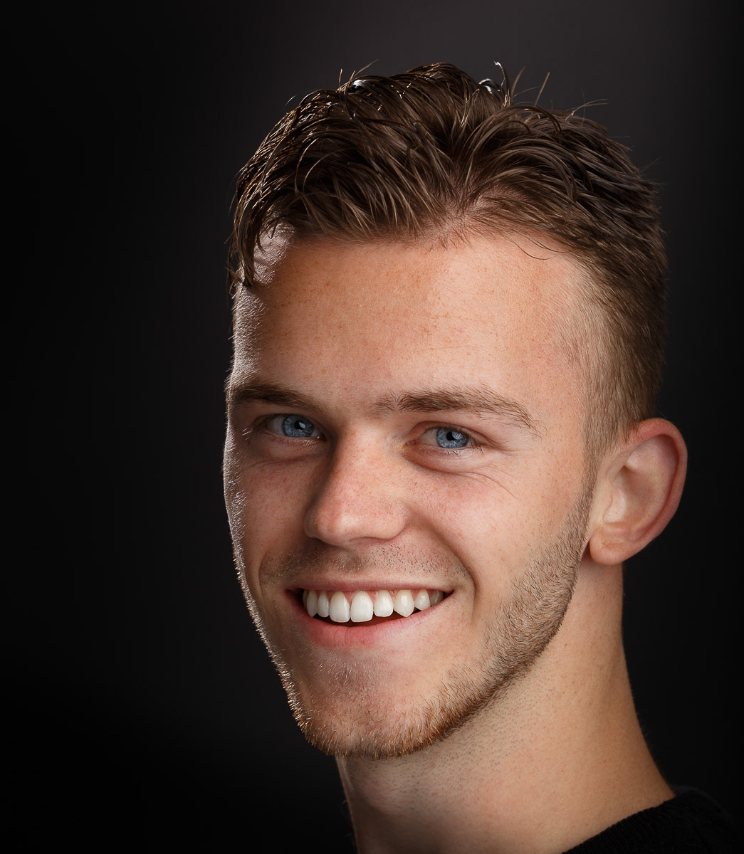 Portrait by PHOTO12 fotograaf in Vianen voor portretfotografie, productfotografie, architectuurfotografie en bedrijfsfotografie Kortendijk 12 4132 VJ Vianen