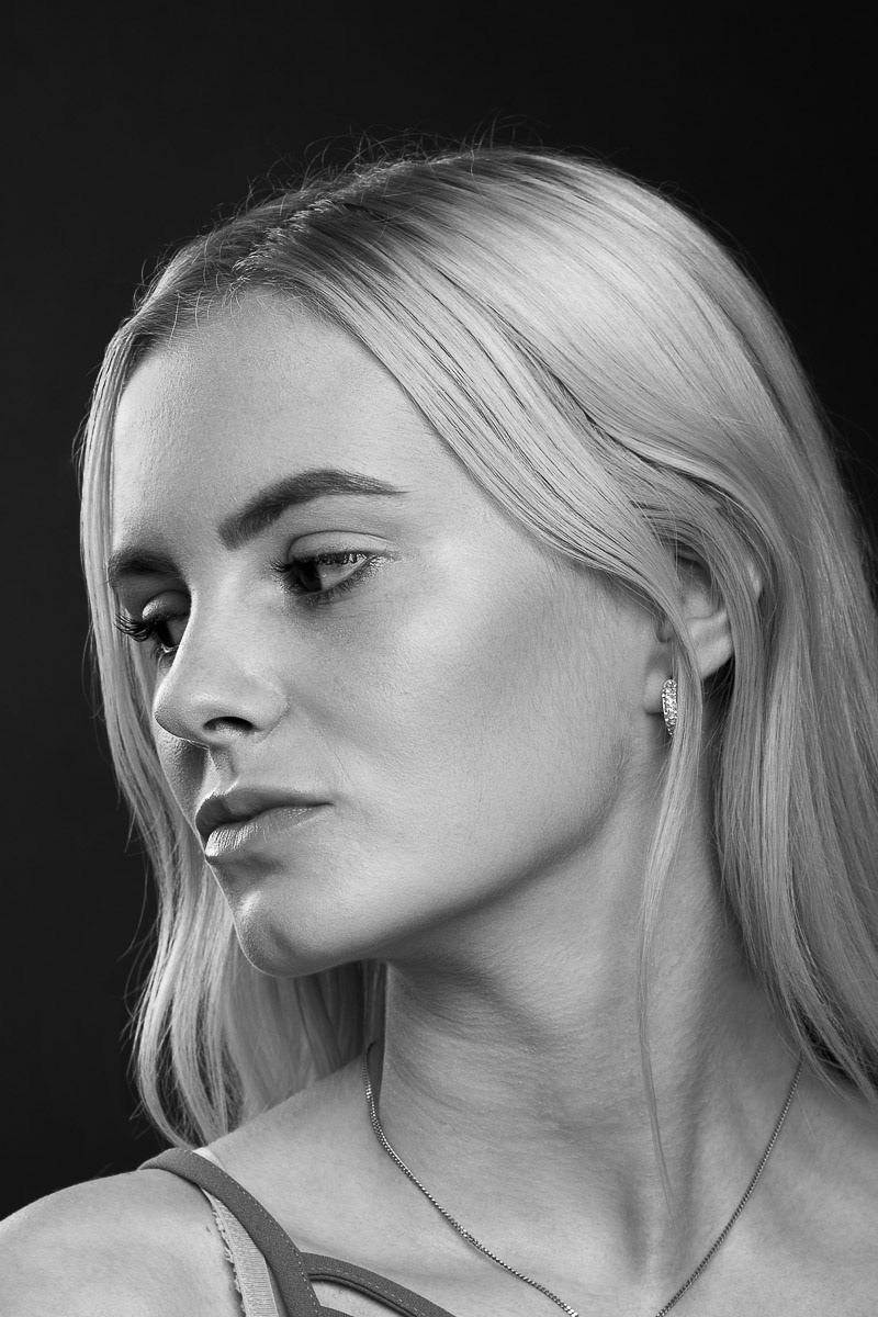 Portrait by PHOTO12 fotograaf in Vianen voor portretfotografie, productfotografie, architectuurfotografie en bedrijfsfotografie Kortendijk 12 4132 VJ Vianen