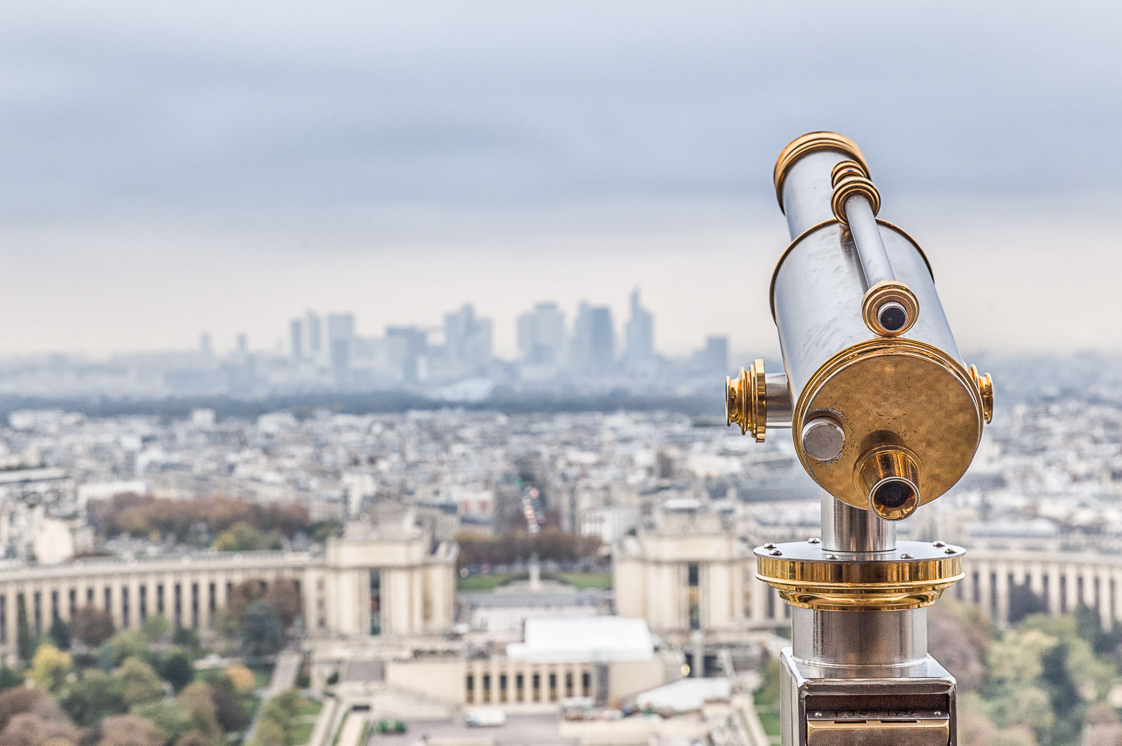 Zicht op La Defence Parijs