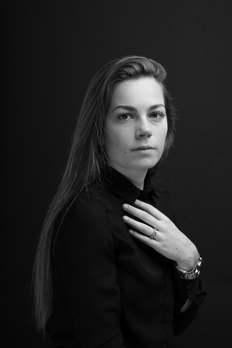 Melanie by PHOTO12 fotograaf in Vianen voor portretfotografie, productfotografie, architectuurfotografie en bedrijfsfotografie Kortendijk 12 4132 VJ Vianen