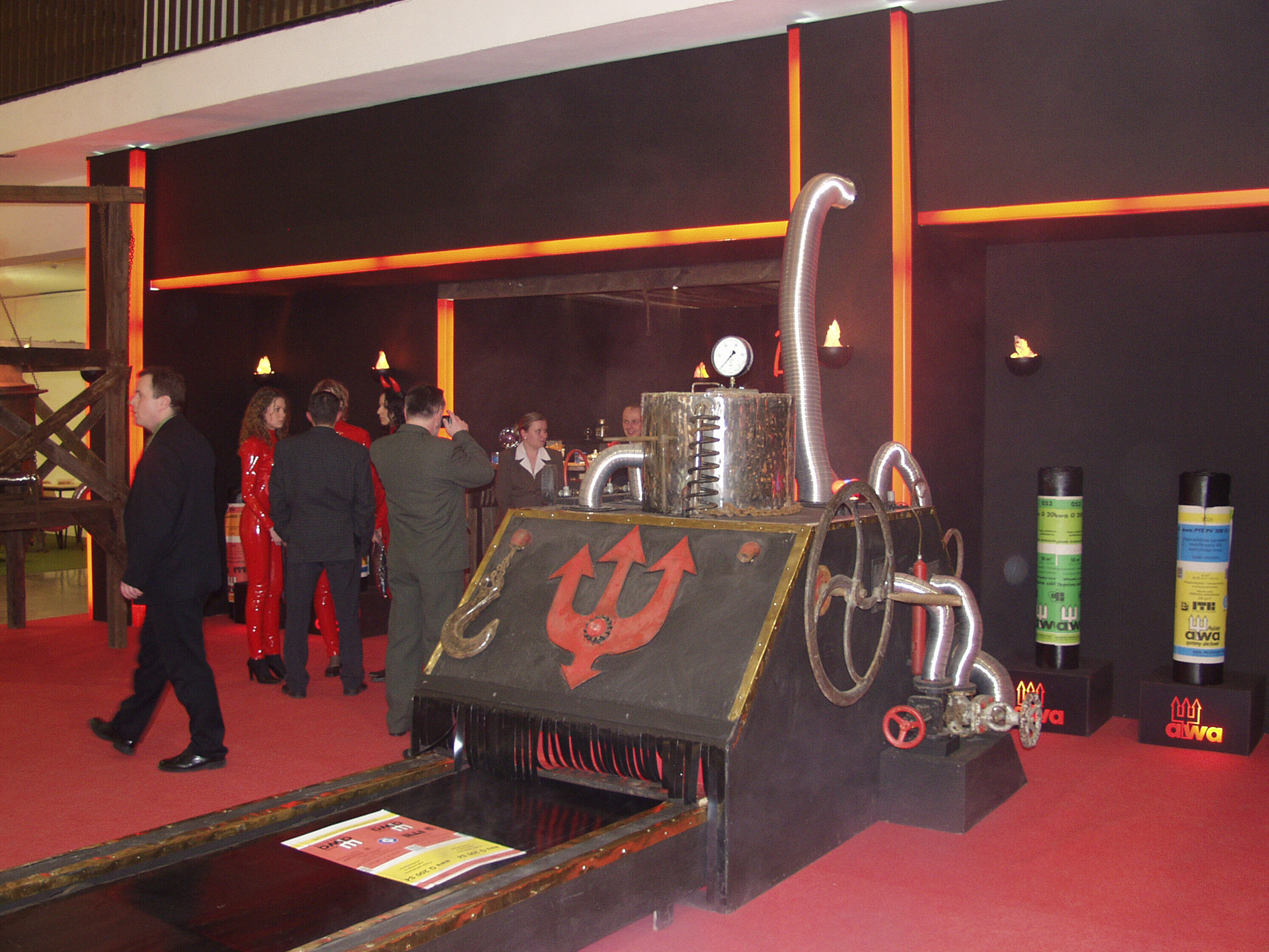 Scenografia targów - producent papy dachowej / hasło: Diabelnie dobra papa