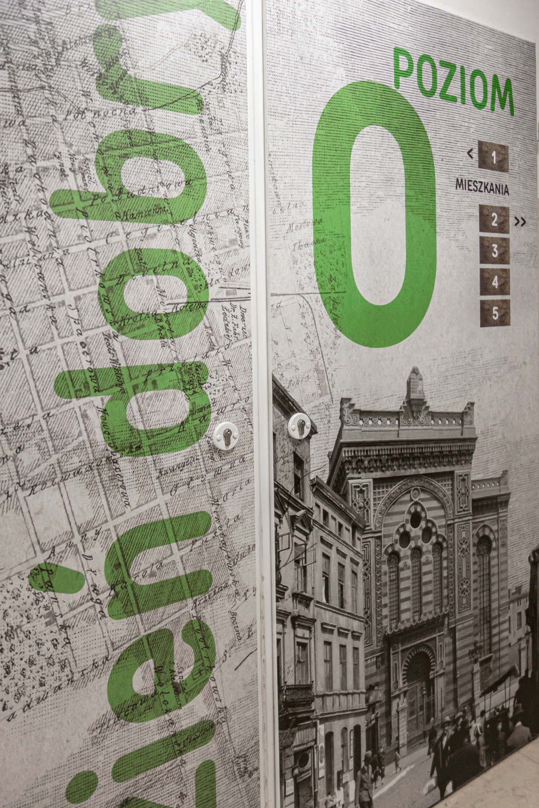 Grafiki systemu komunikacji klatek schodowych Tymienieckiego Łódź - projekt i realizacja