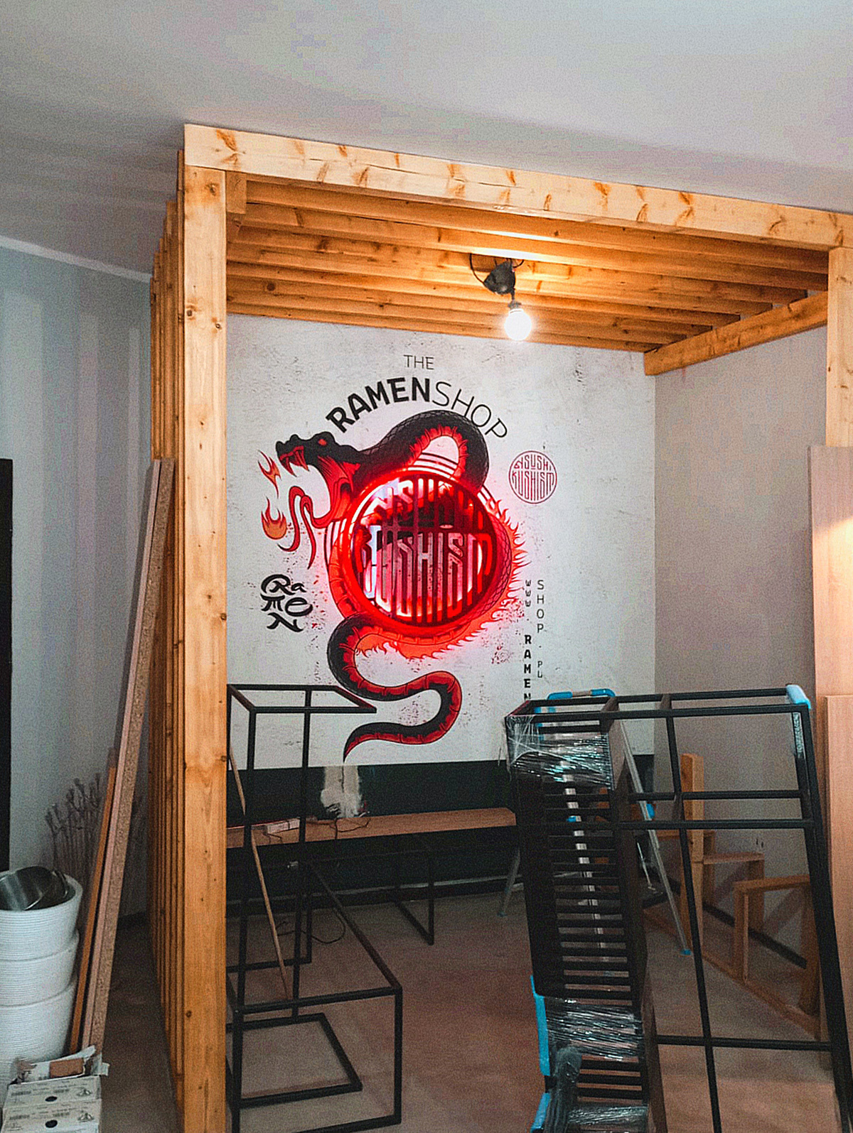 Neon LED - podświetlany od strony ściany (RAMEN Shop)