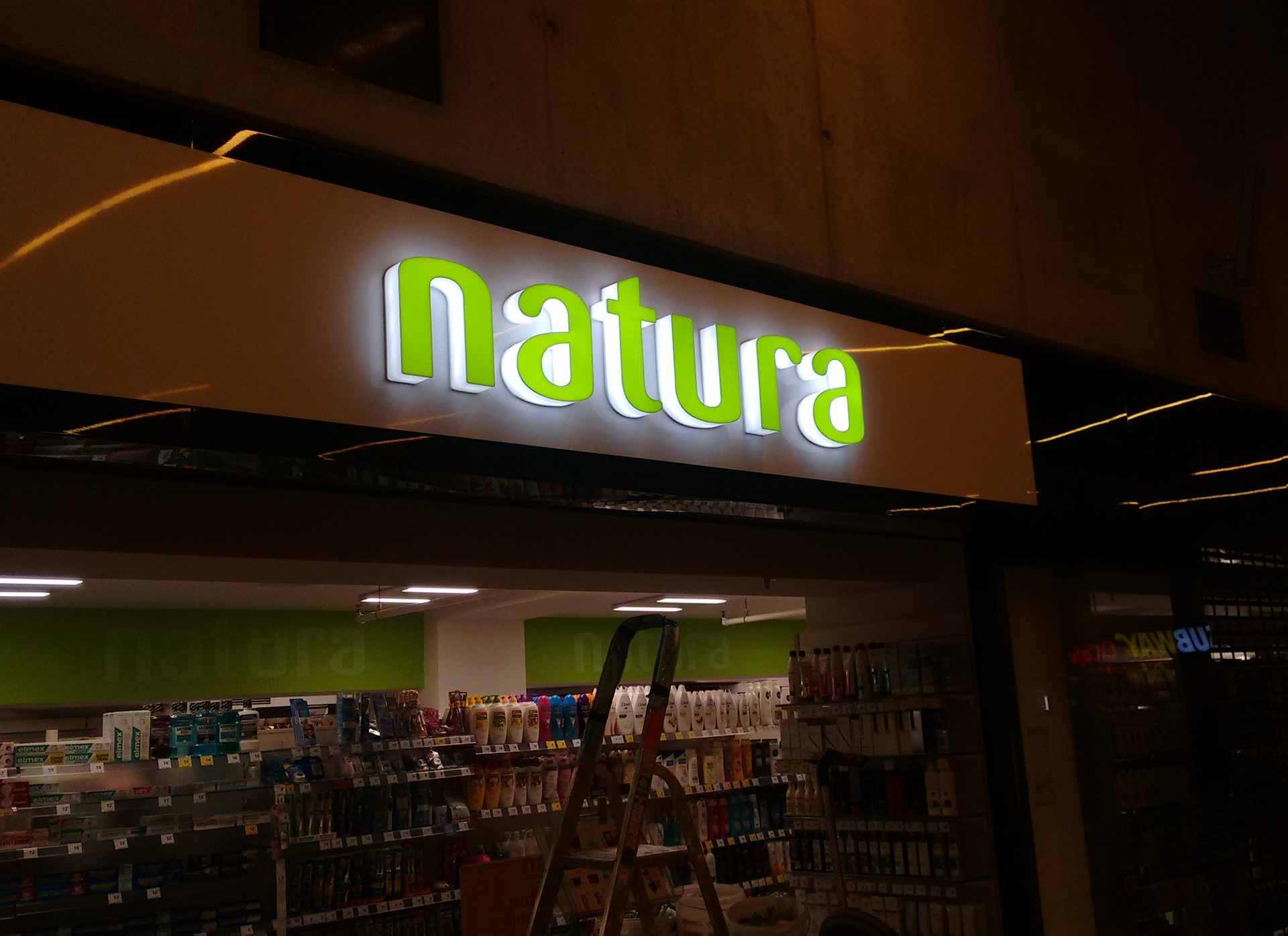 Litery 3D podświetlane