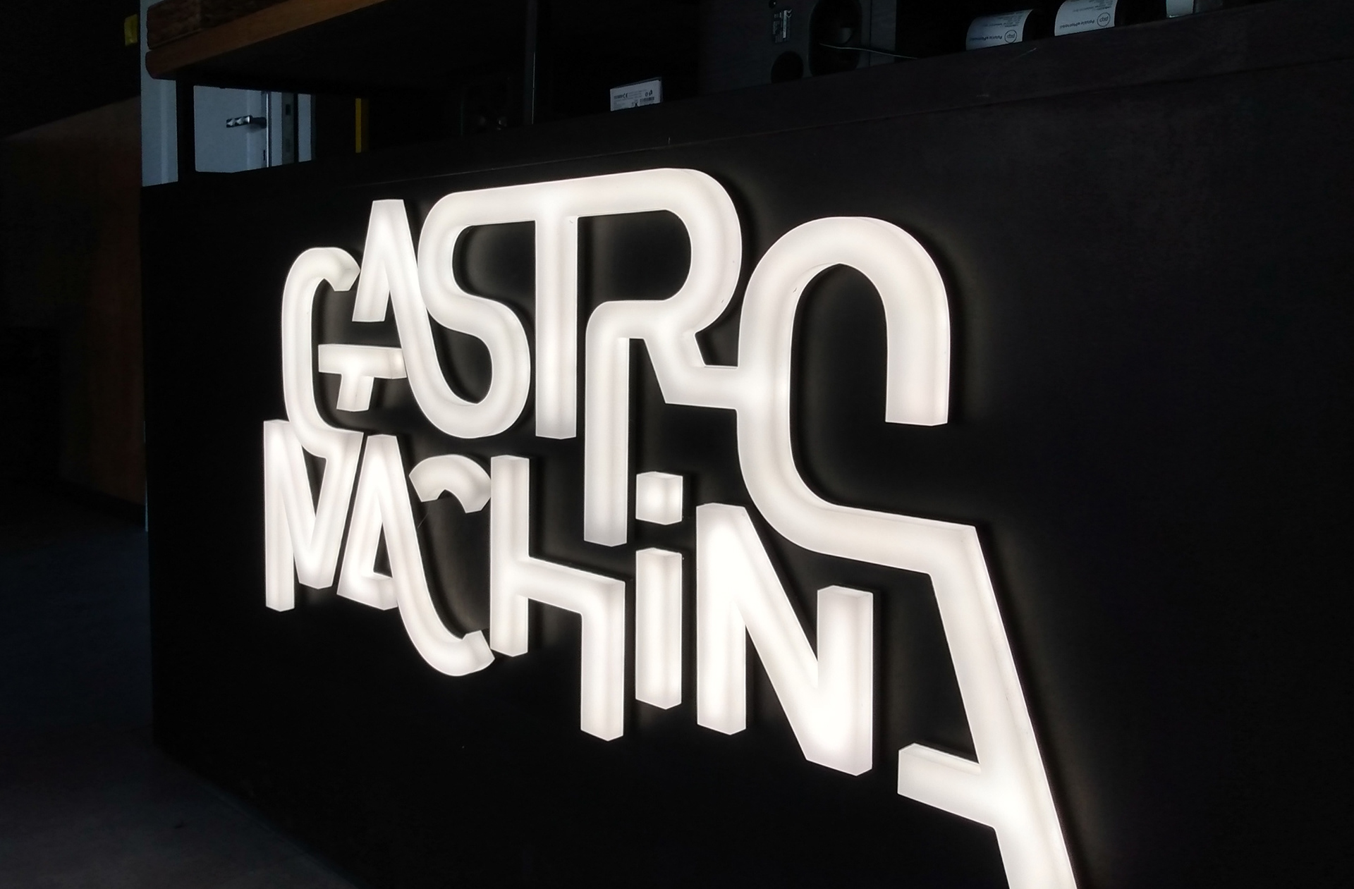 logo podświetlane - Gastromachina