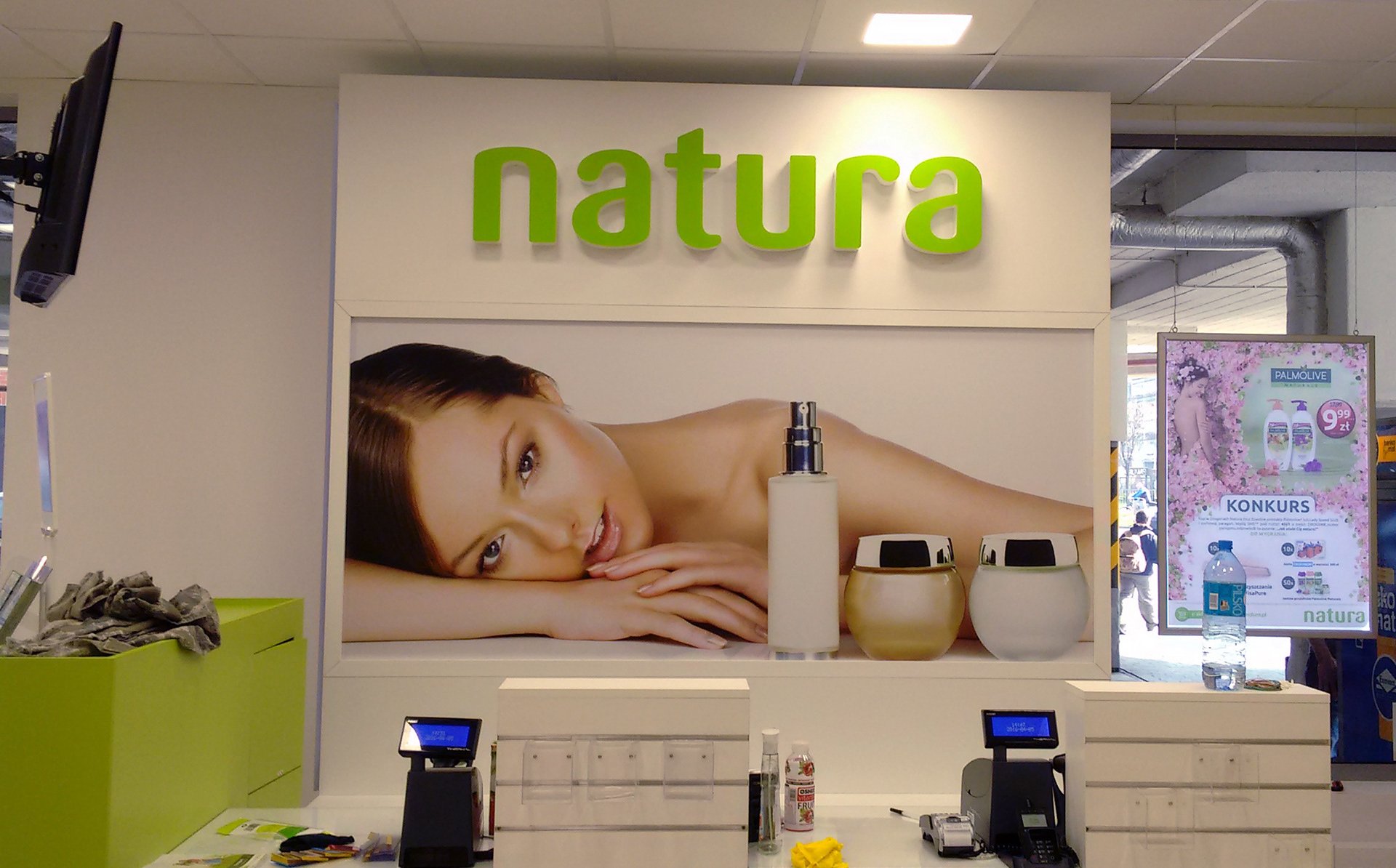 Litery przestrzenne, wewnętrzne - drogeria Natura