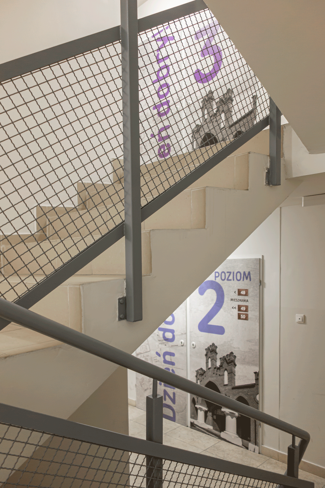 Grafiki systemu komunikacji klatek schodowych Tymienieckiego Łódź - projekt i realizacja