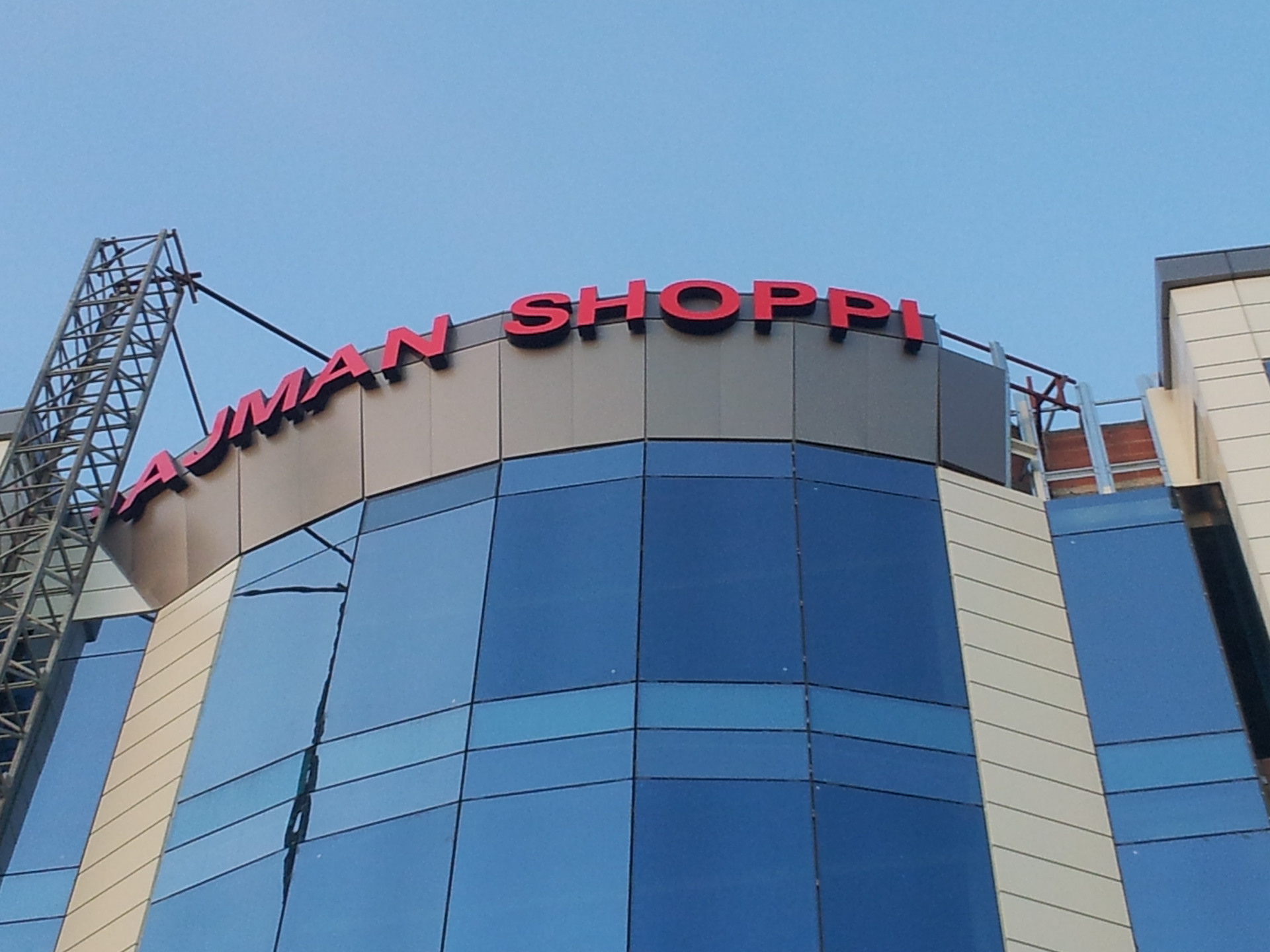 Litery 3D podświetlane/na szczycie budynku