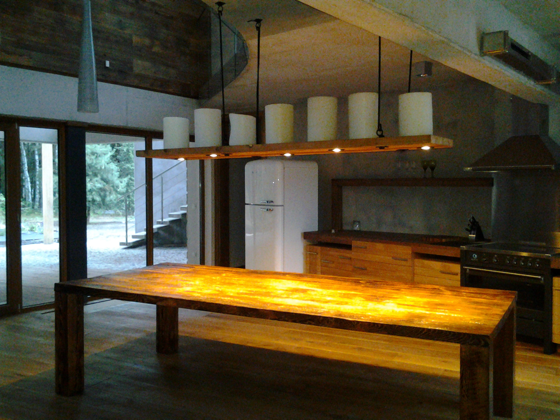 Lampa ozdobna z drewna