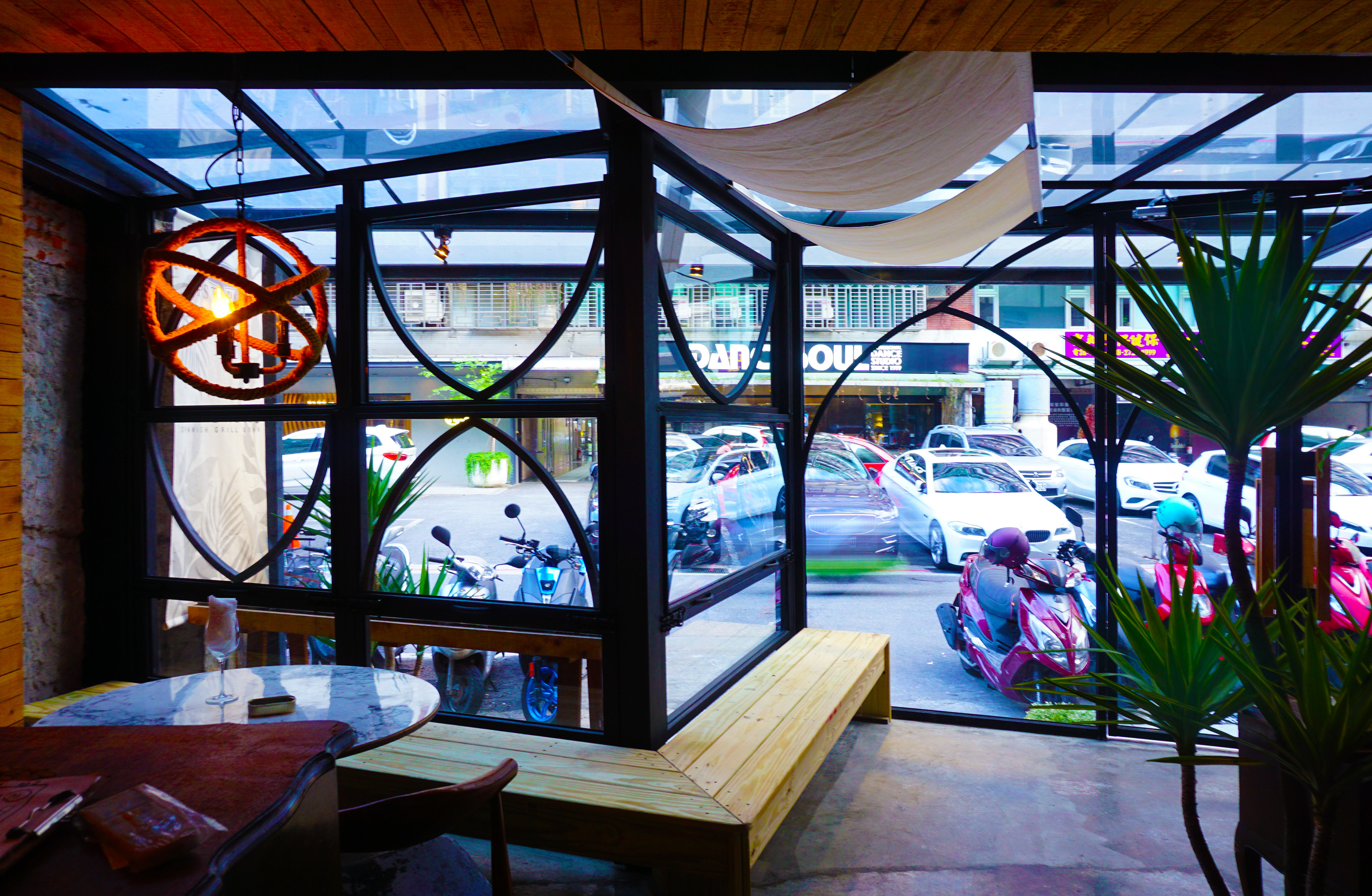 水源清設計顧問商業空間設計餐酒館設計