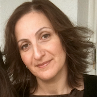 Headshot of Des Nikas, principal at Deztop.