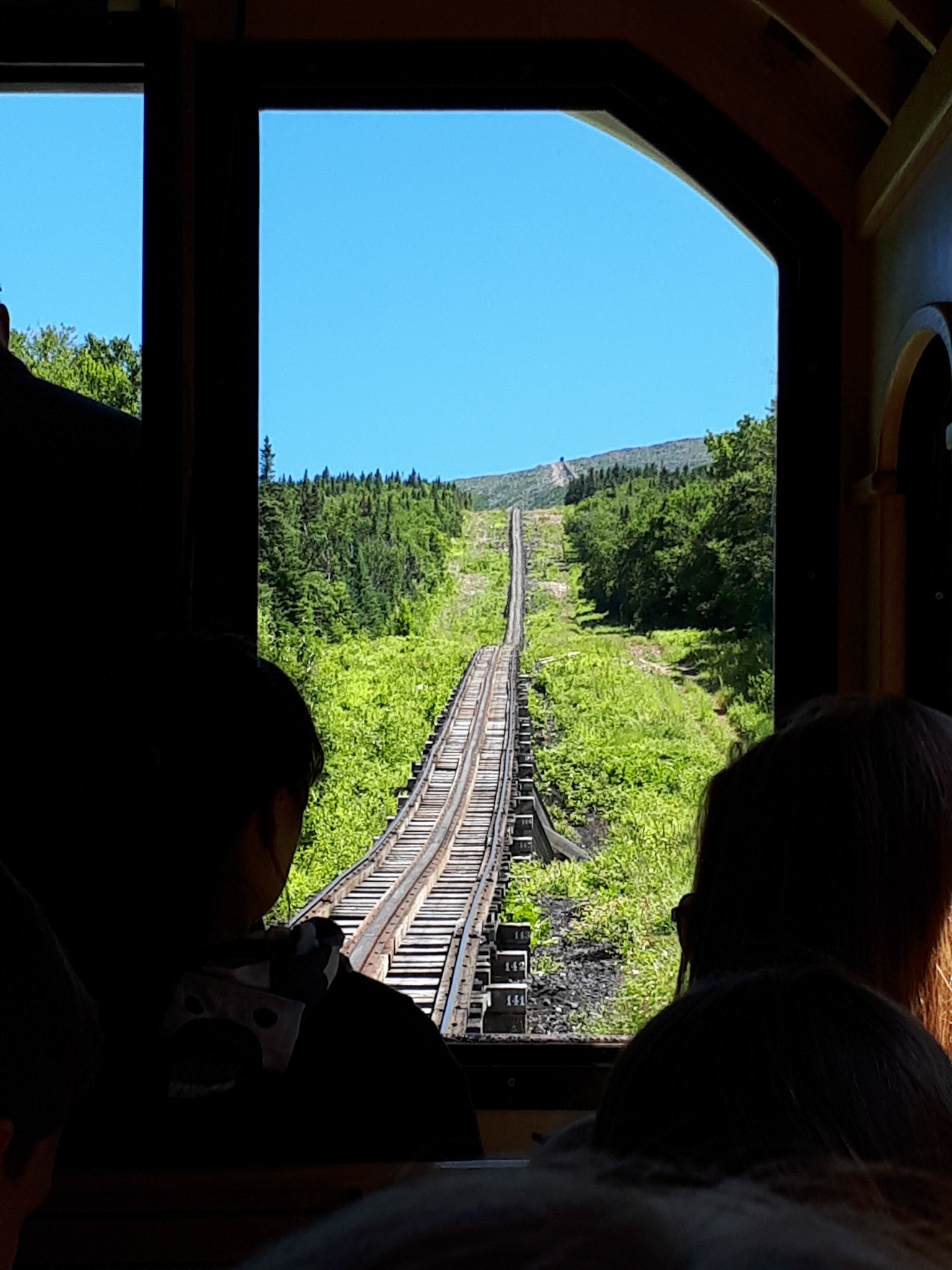 Vi kører lige så stille opad i 45 minutter