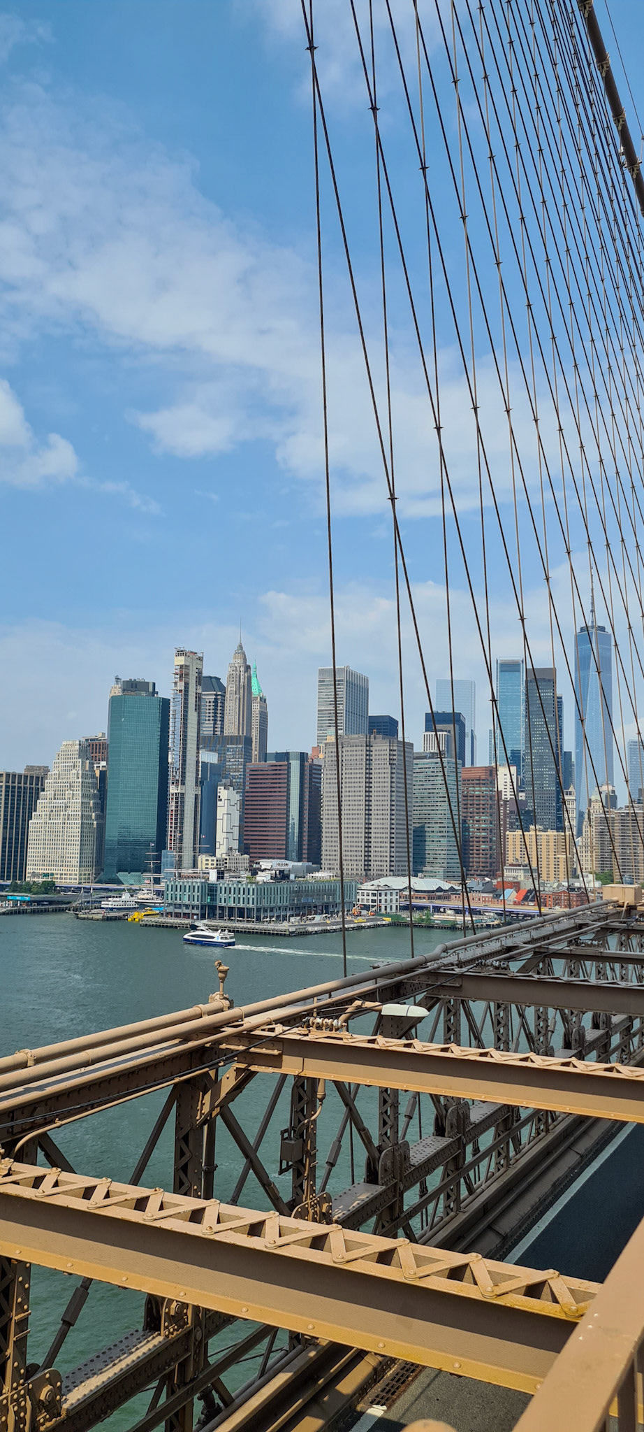 Manhattan set fra Brooklyn Bridge