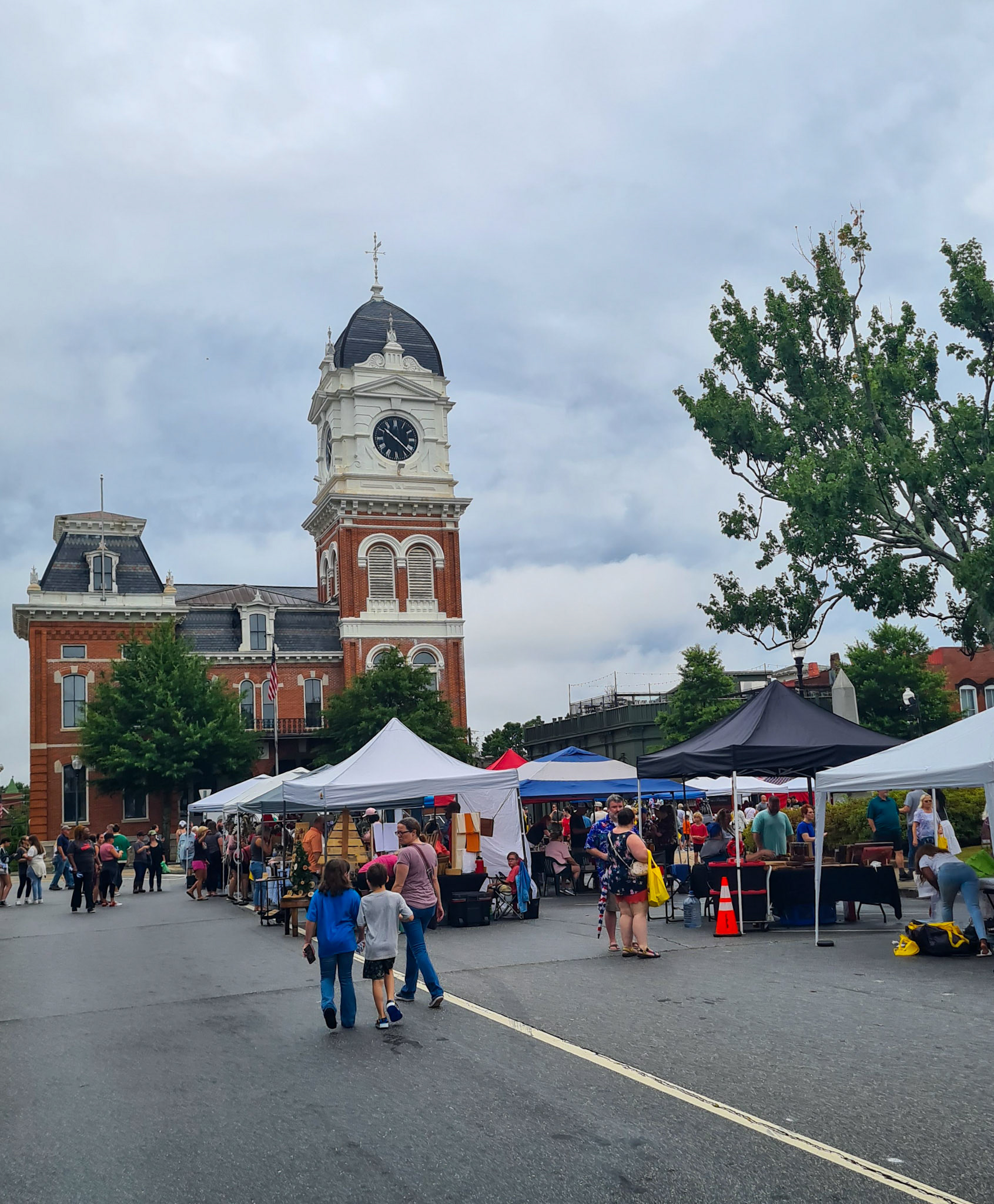 Covington Square med Christmas in July