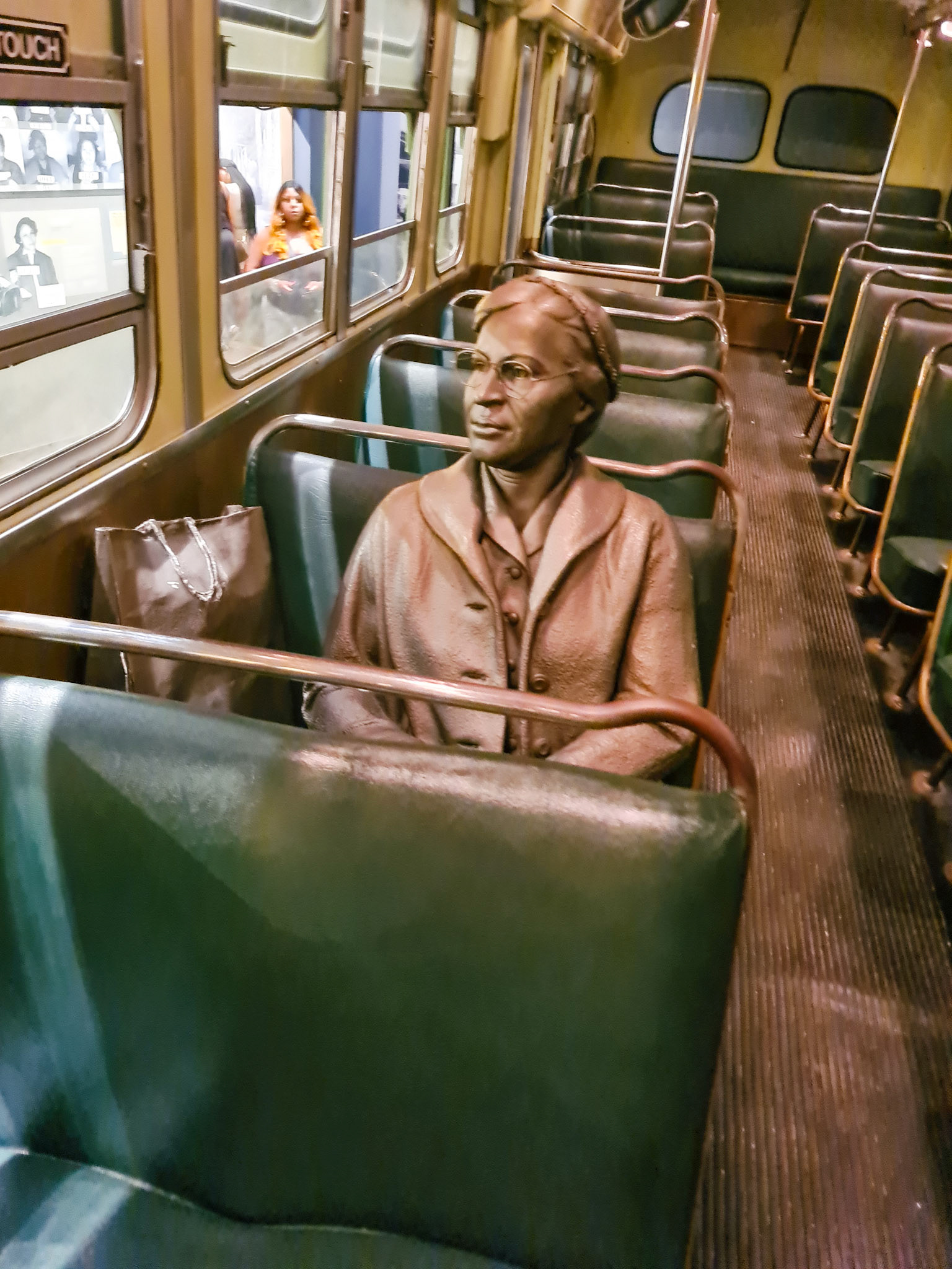 Rosa Parks som satte sig i den "hvide" del af bussen i protest.