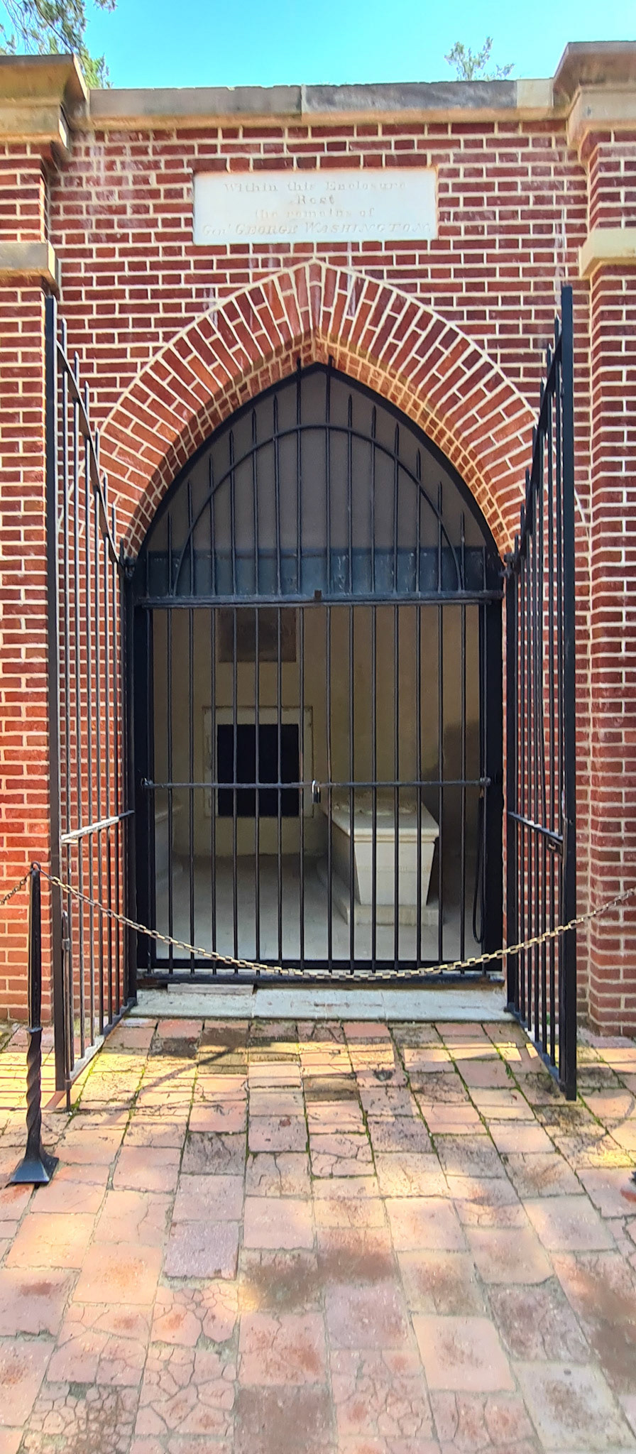 Her ligger George Washington begravet