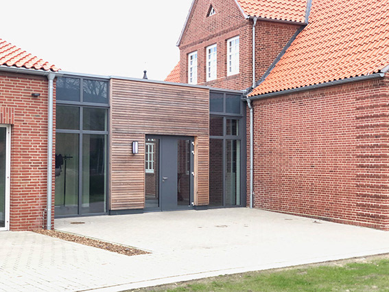 Eingangsbereich ohne Vordach