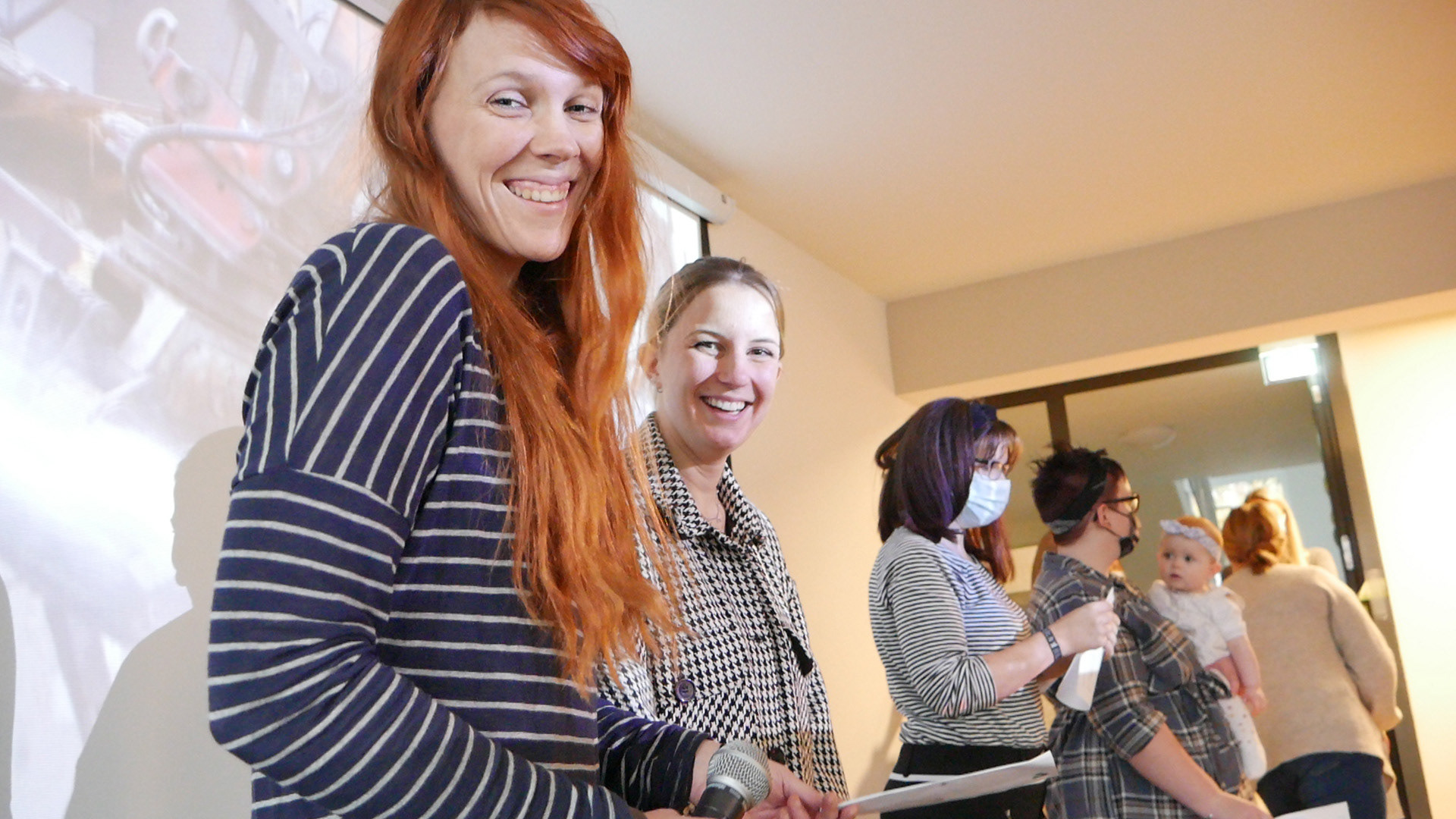 Jennifer Weimann und Jeannine Wernicke als gesanglicher Support