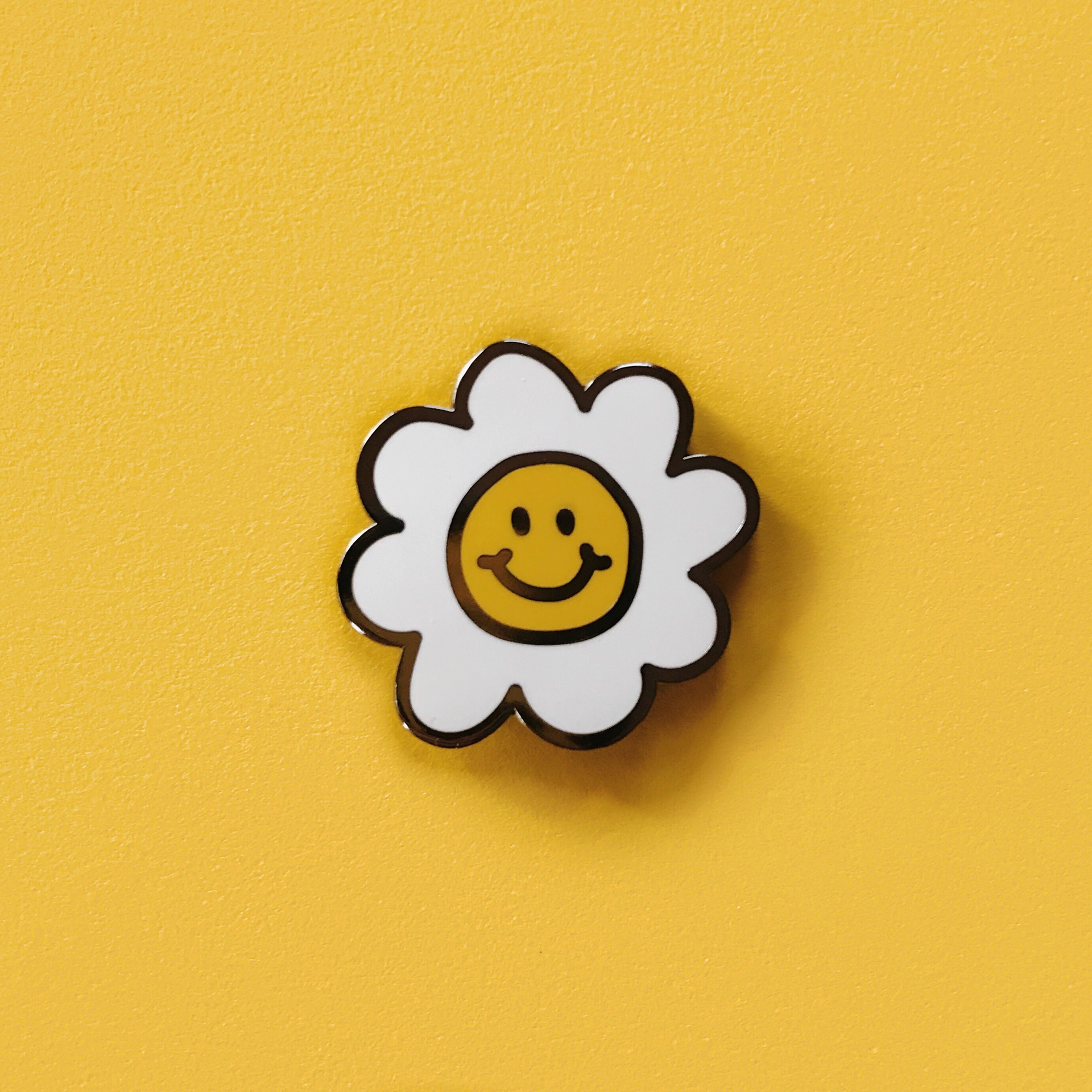 Smiley Face Daisy Enamel Pin
