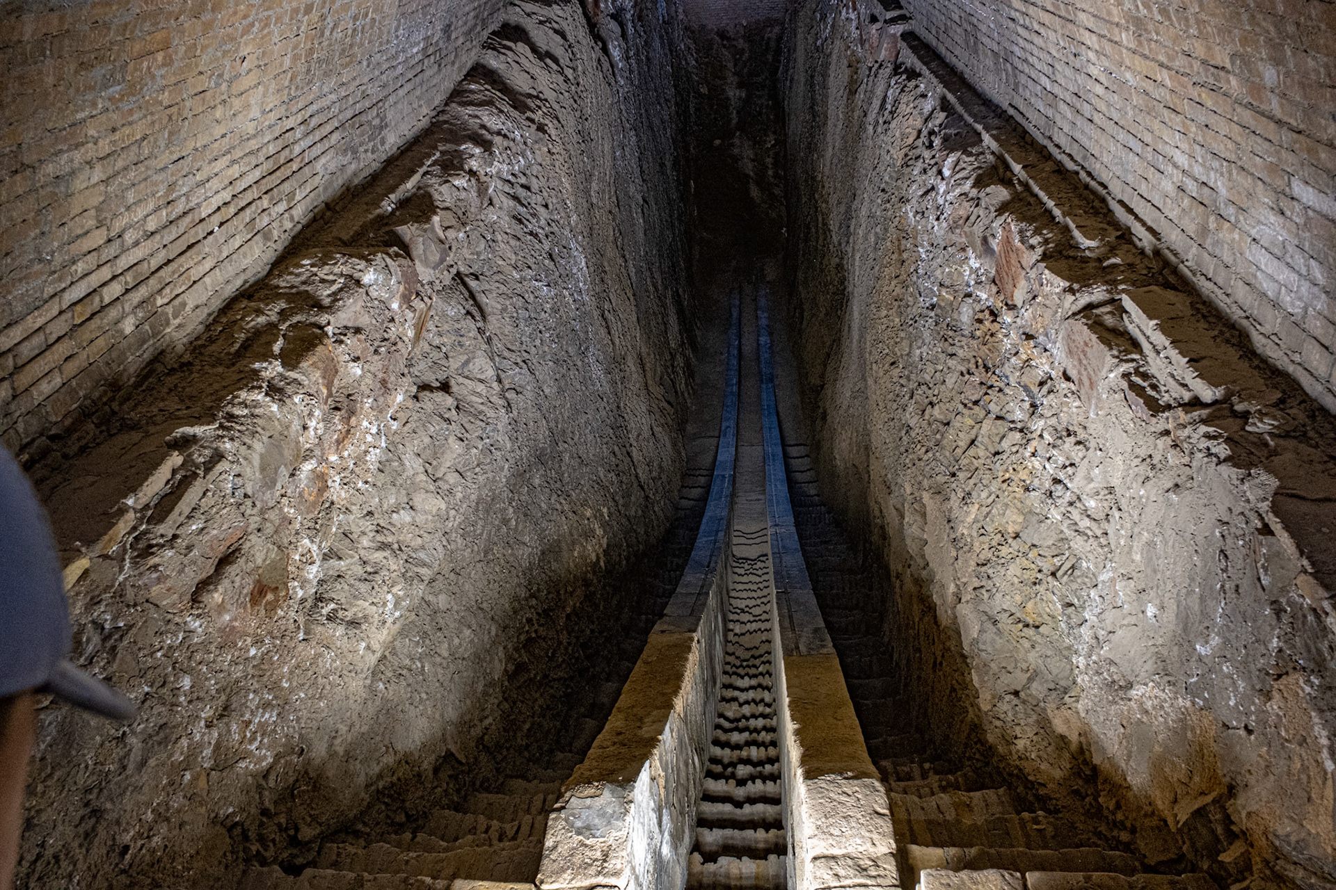 Sextant Trench, Mirzo Ulugh Beg Observatrory